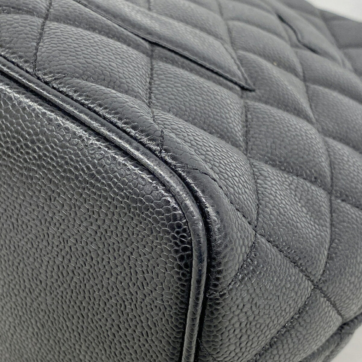 Chanel Black Grained Calfskin Tote Bag (Pre-Owned)