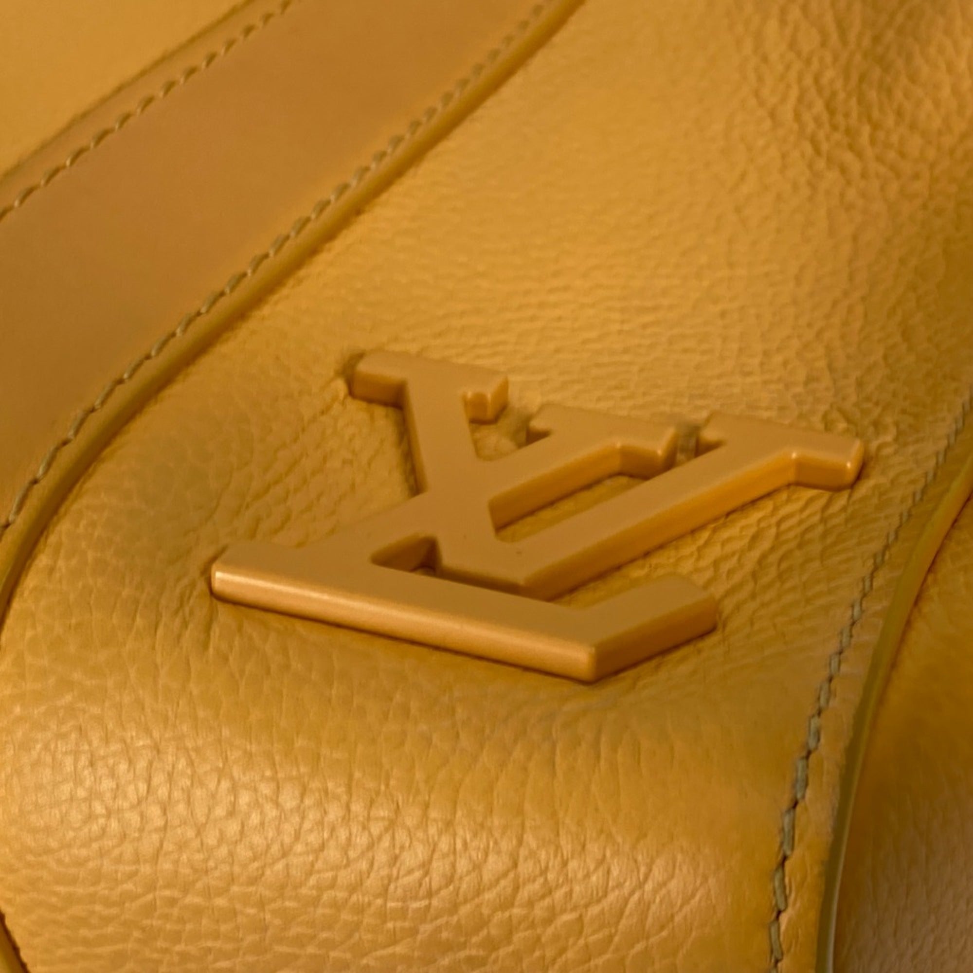 Louis Vuitton Yellow Leather Shoulder Bag (Pre-Owned)
