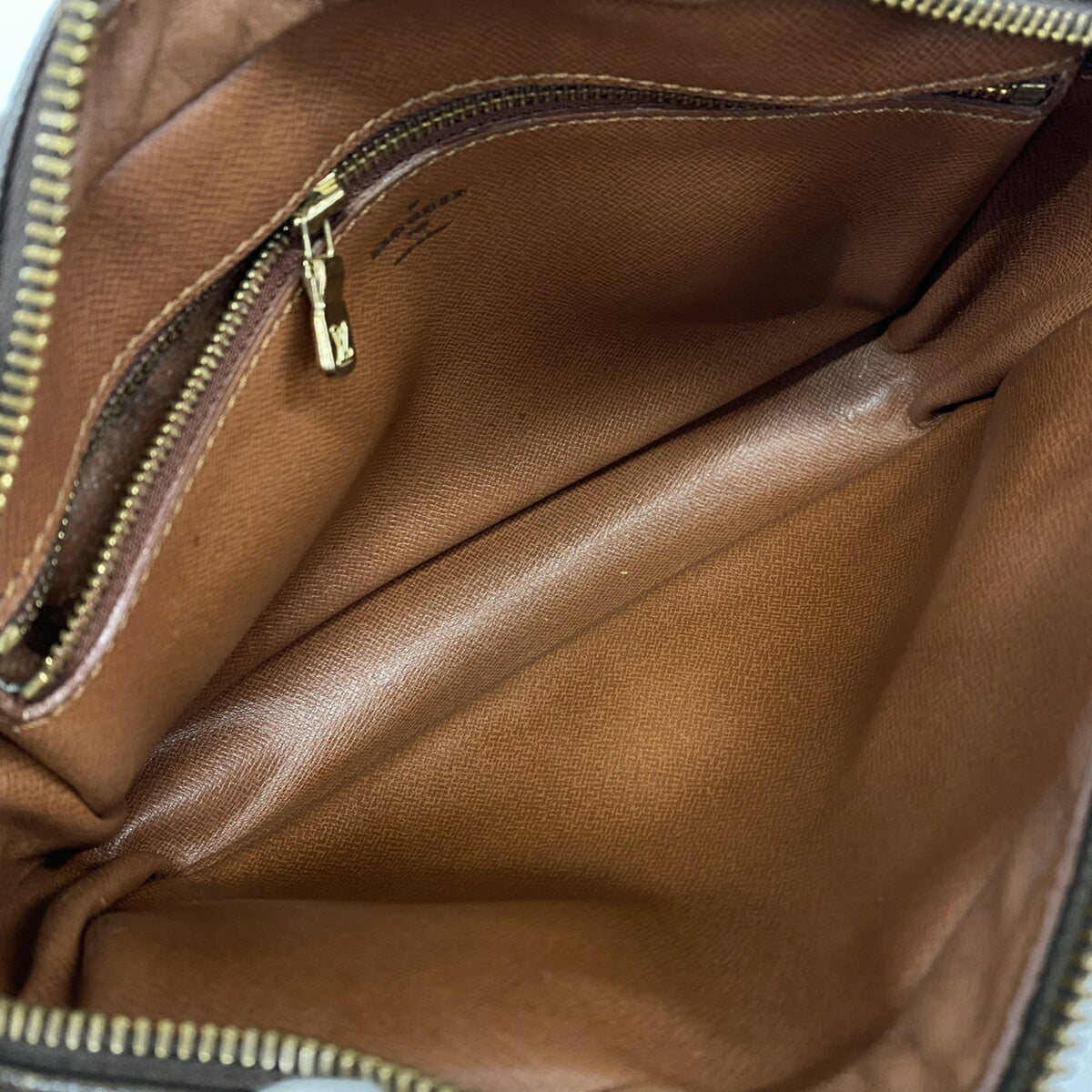 Louis Vuitton Brown Shoulder Bag (Pre-Owned)