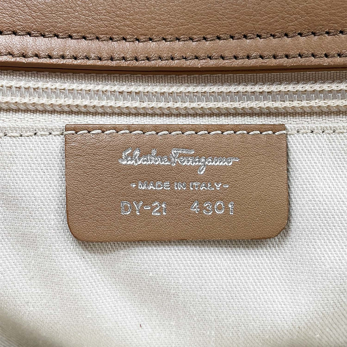 Salvatore Ferragamo Beige Silver Leather Handbag (Pre-Owned)