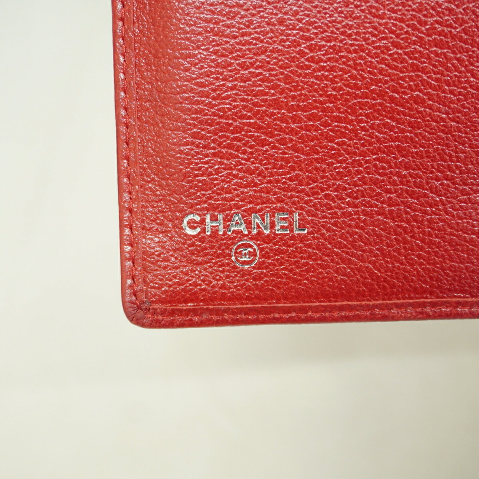 Chanel Red Color Leather Long Wallet (Bi-Fold) (Pre-Owned)