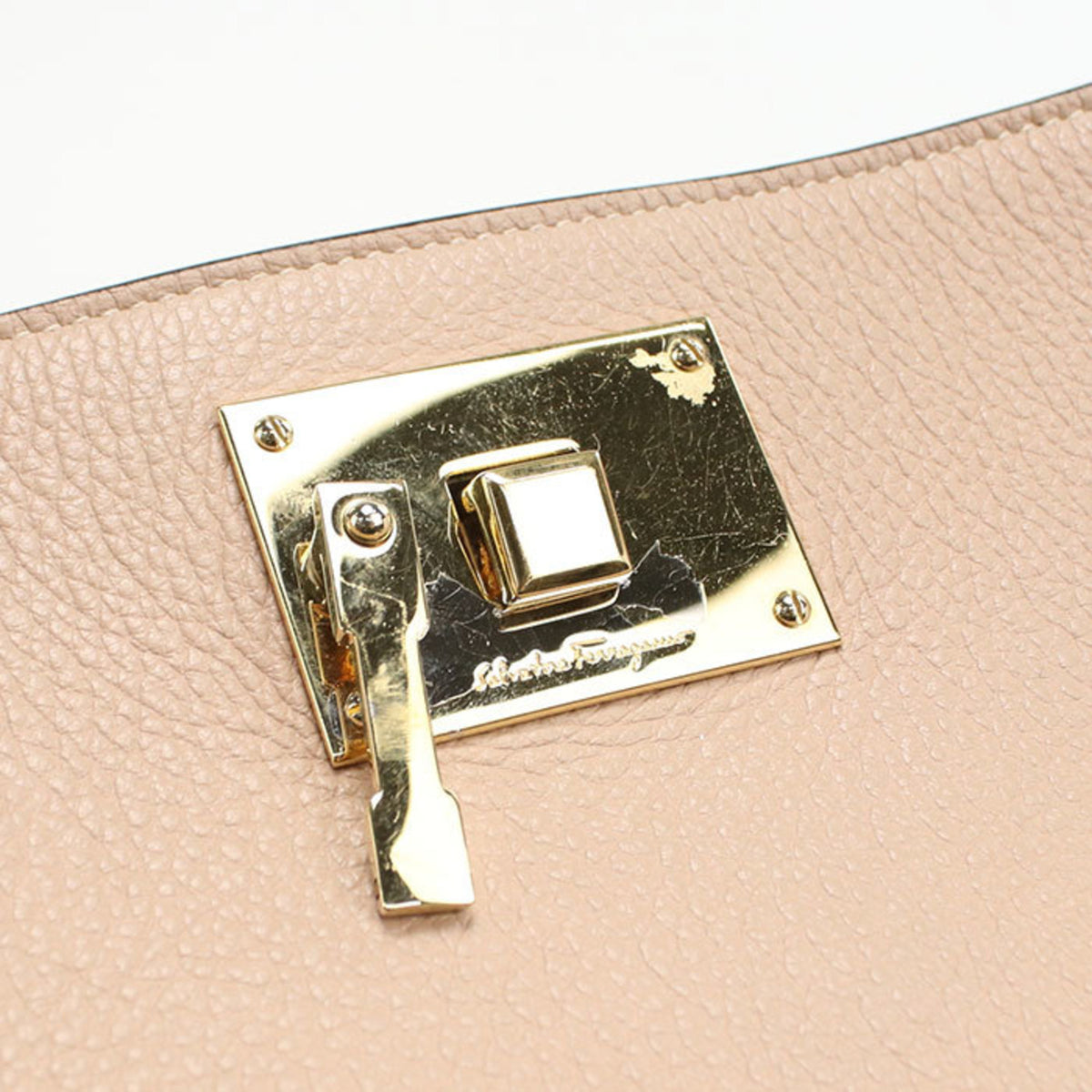 Salvatore Ferragamo Gancini Beige Leather Shoulder Bag (Pre-Owned)