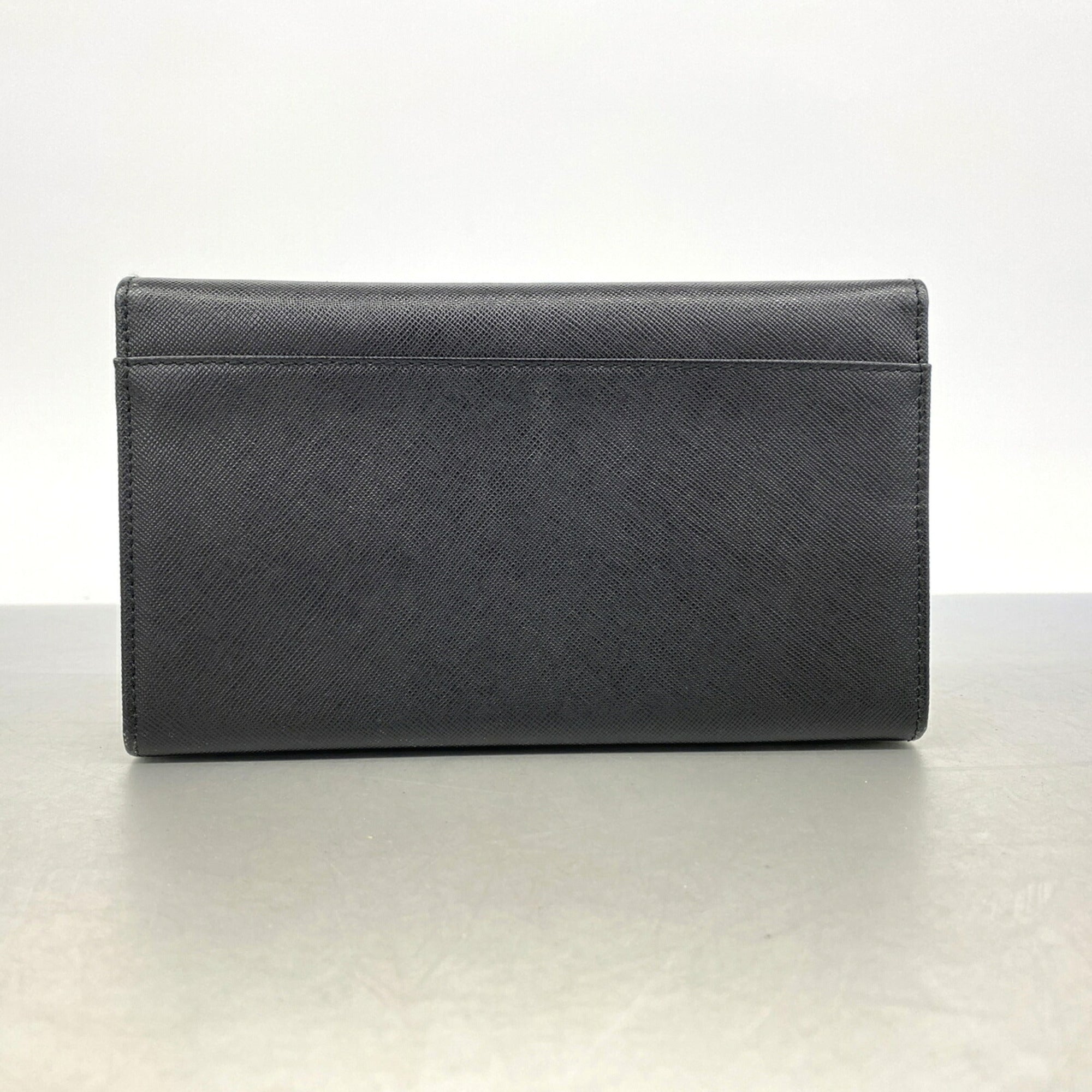 Salvatore Ferragamo Black Leather Shoulder Bag (Pre-Owned)