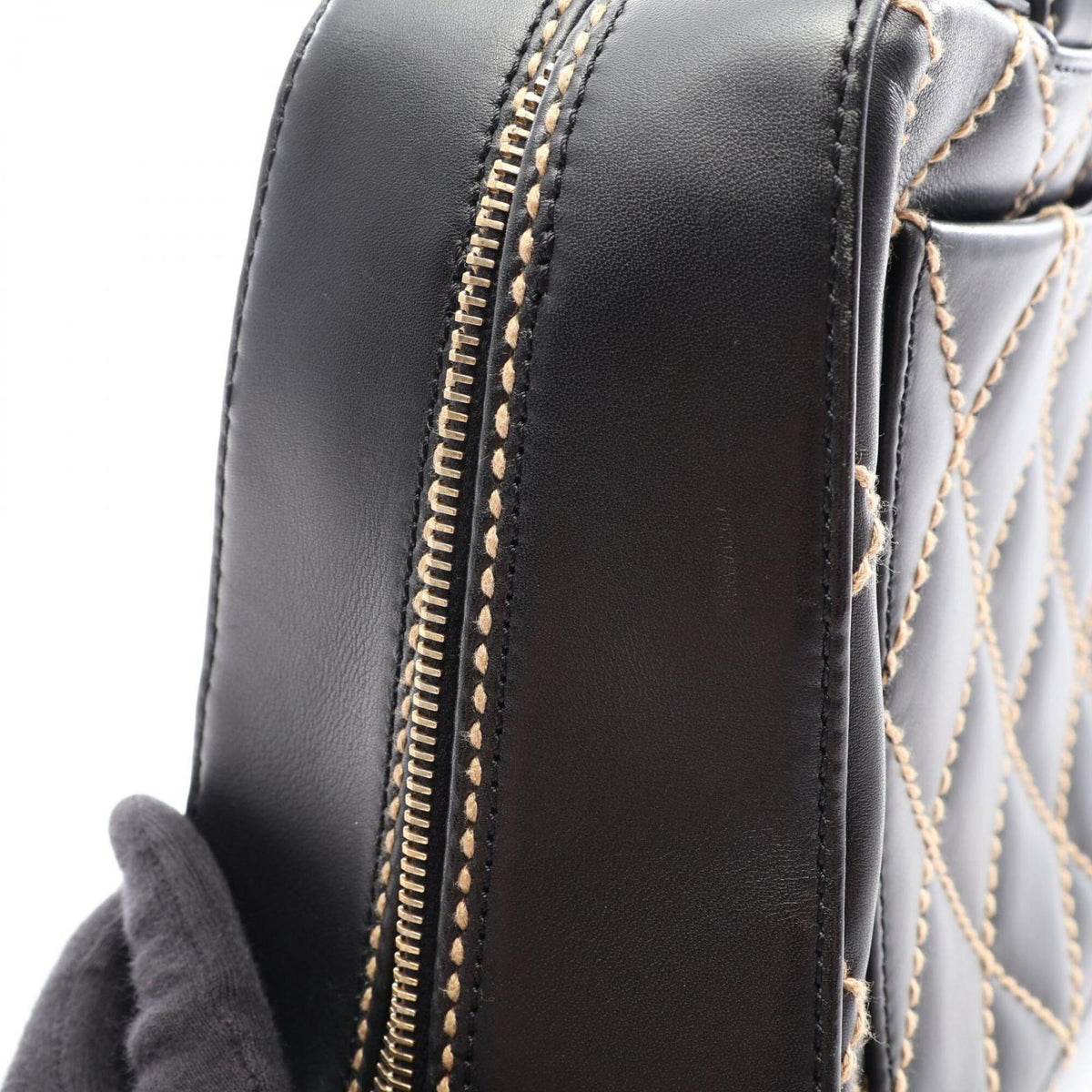 Chanel Black Leather Handbag (Pre-Owned)