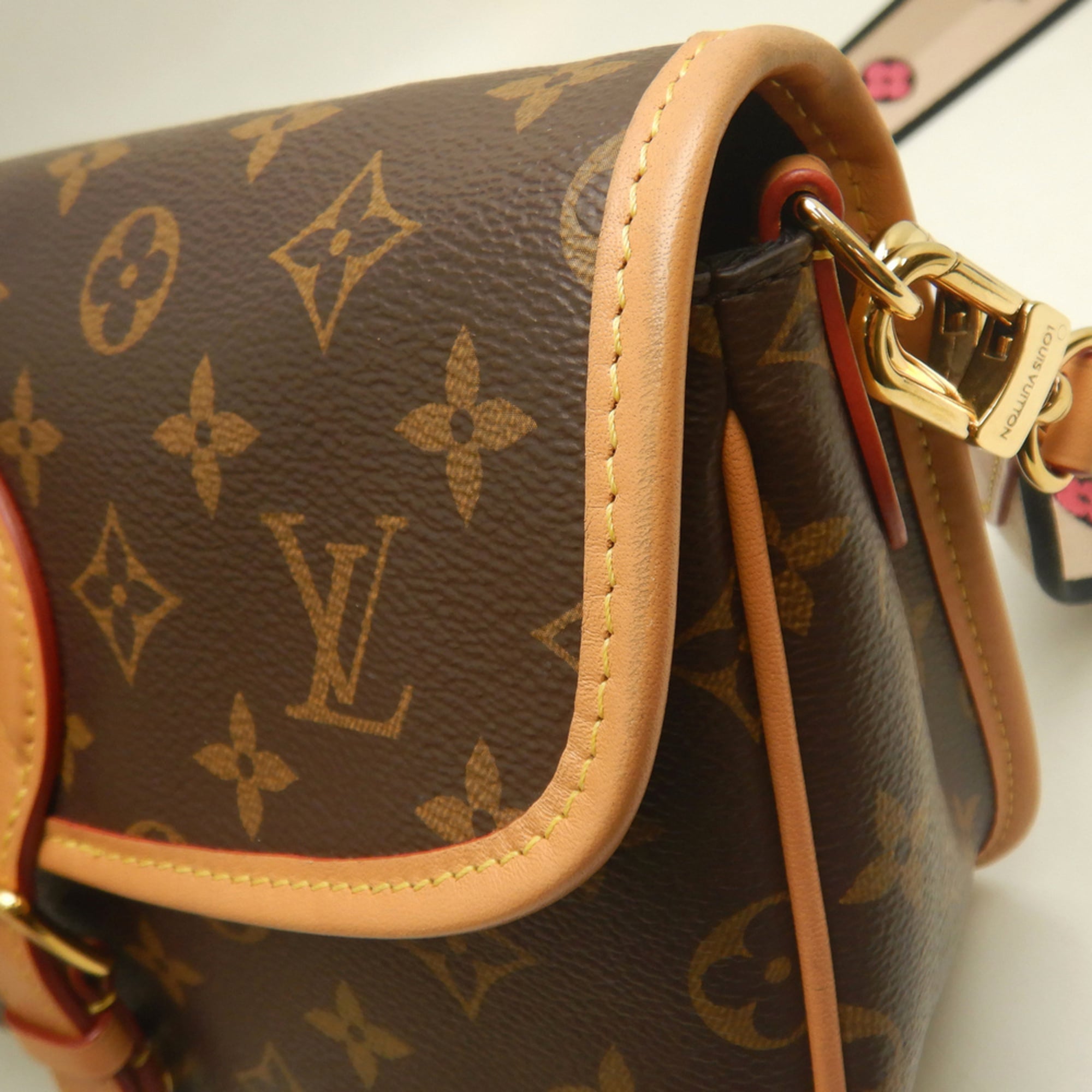 Louis Vuitton Brown Monogram Canvas Shoulder Bag (Pre-Owned)