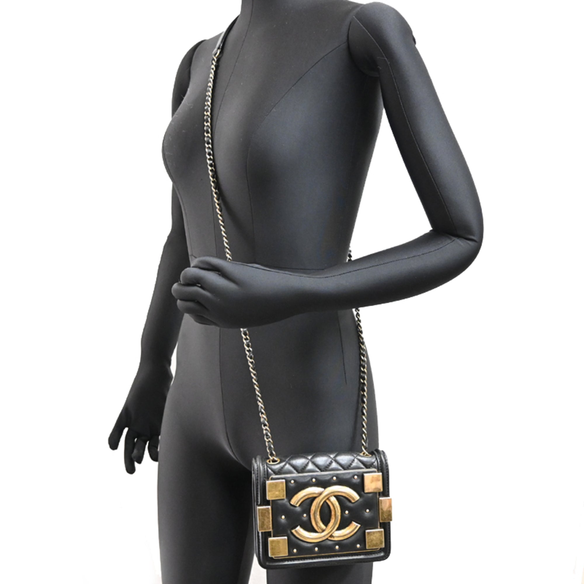 Chanel Black Leather Shoulder Bag (Pre-Owned)