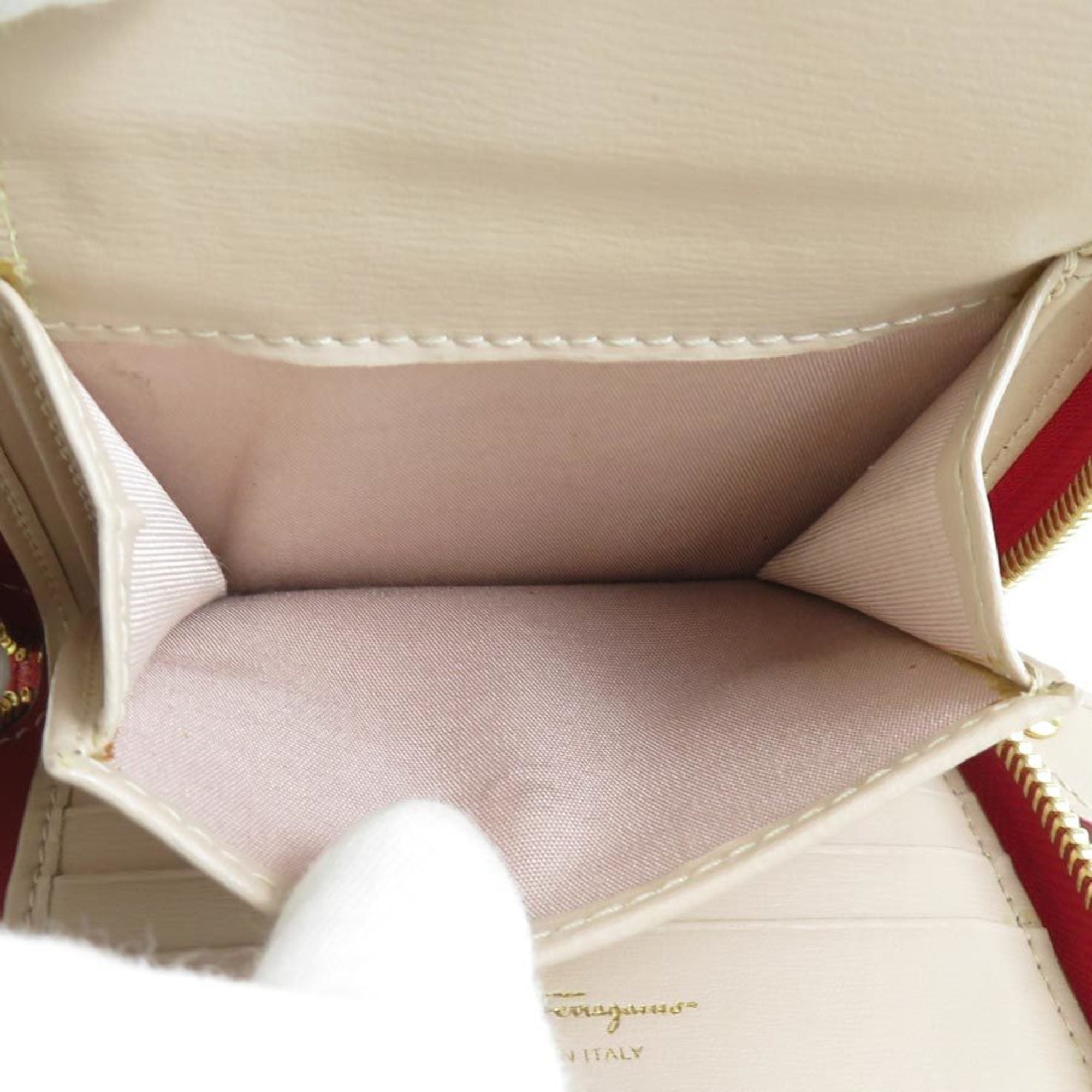 Salvatore Ferragamo Red Color Leather Wallet (Bi-Fold) (Pre-Owned)