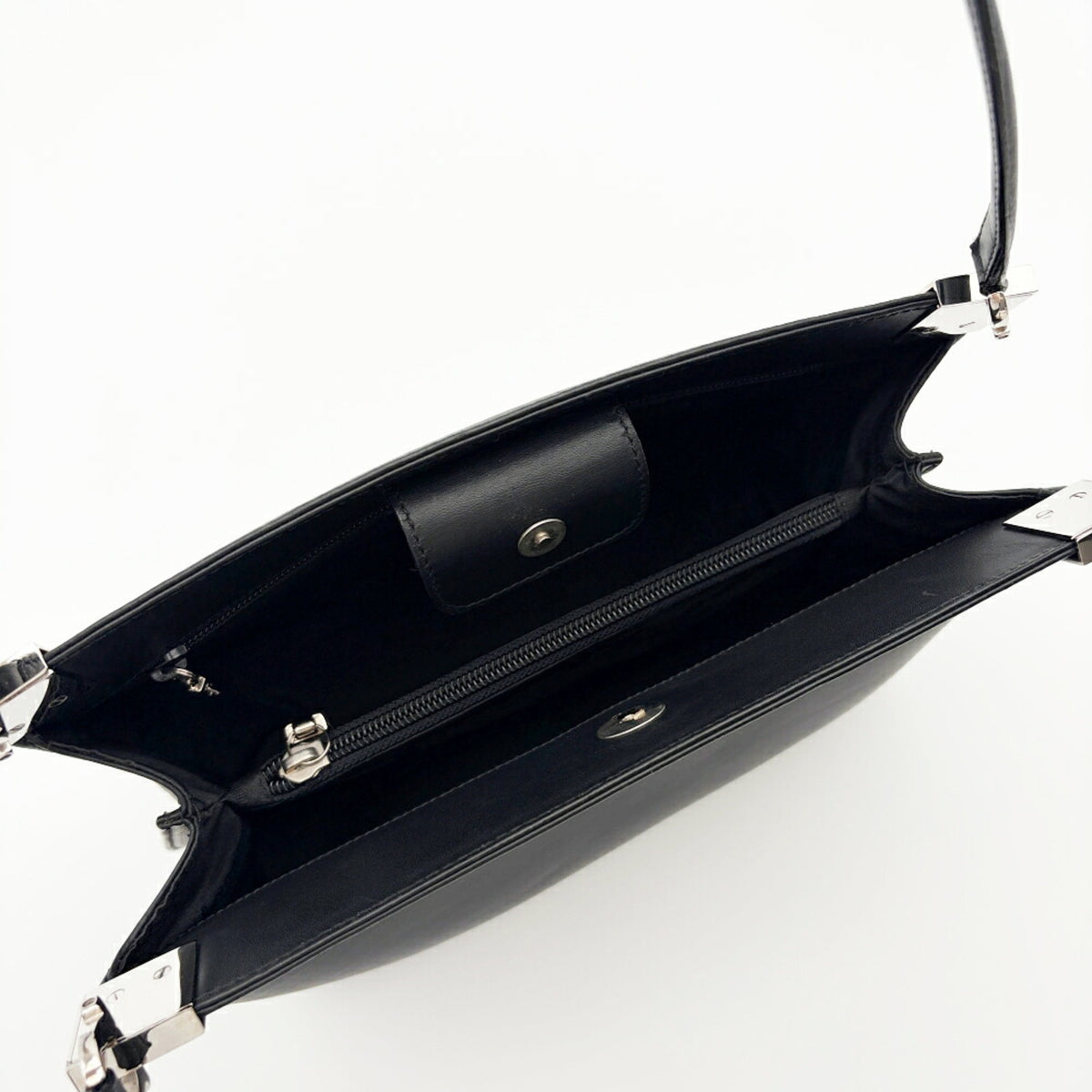 Salvatore Ferragamo Black Leather Shoulder Bag (Pre-Owned)