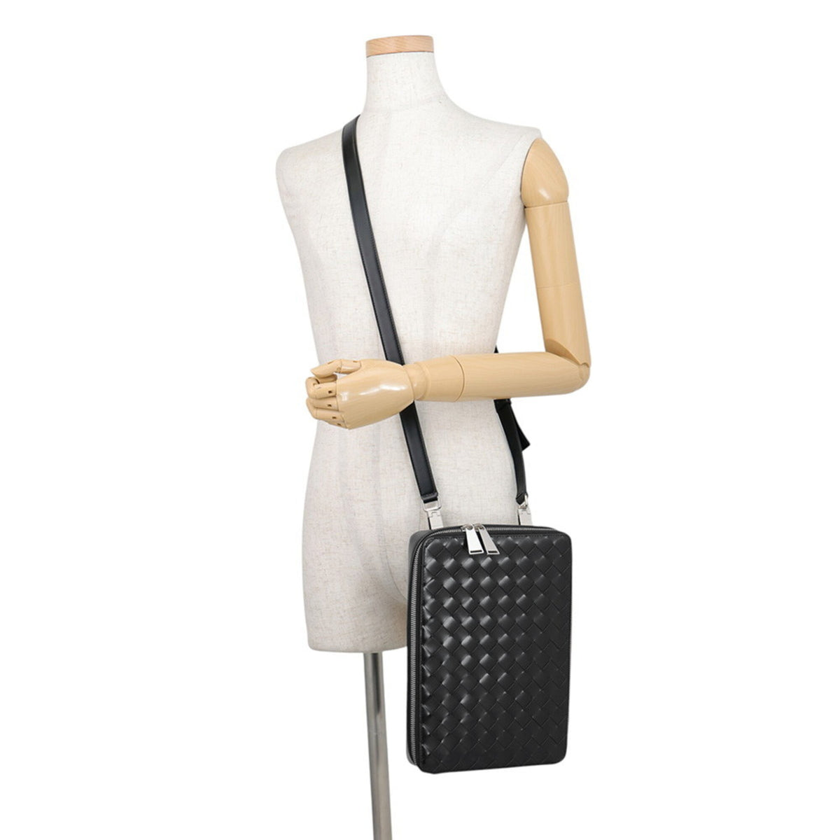 Bottega Veneta Black Leather Shoulder Bag (Pre-Owned)
