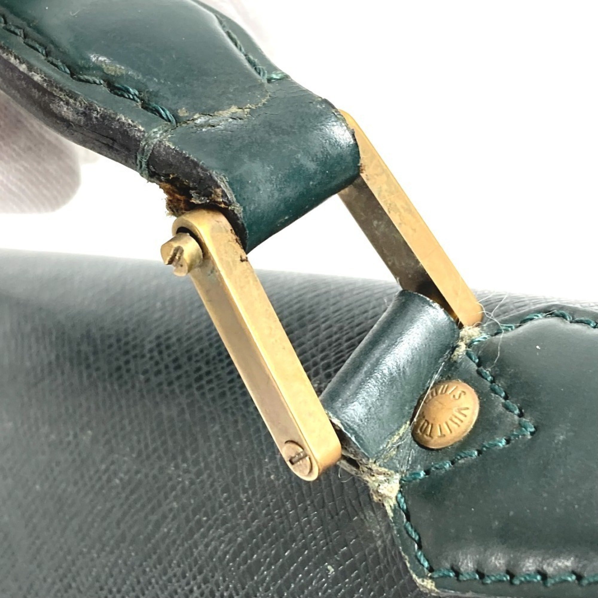 Louis Vuitton Taiga Episea Green Taiga Leather Briefcase Handbag (Pre-Owned)