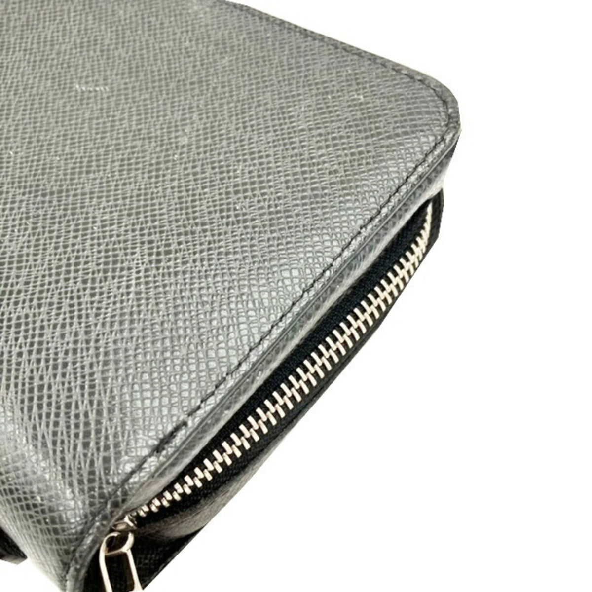 Louis Vuitton Ardoise Taiga Leather Long Wallet (Bi-Fold) (Pre-Owned)