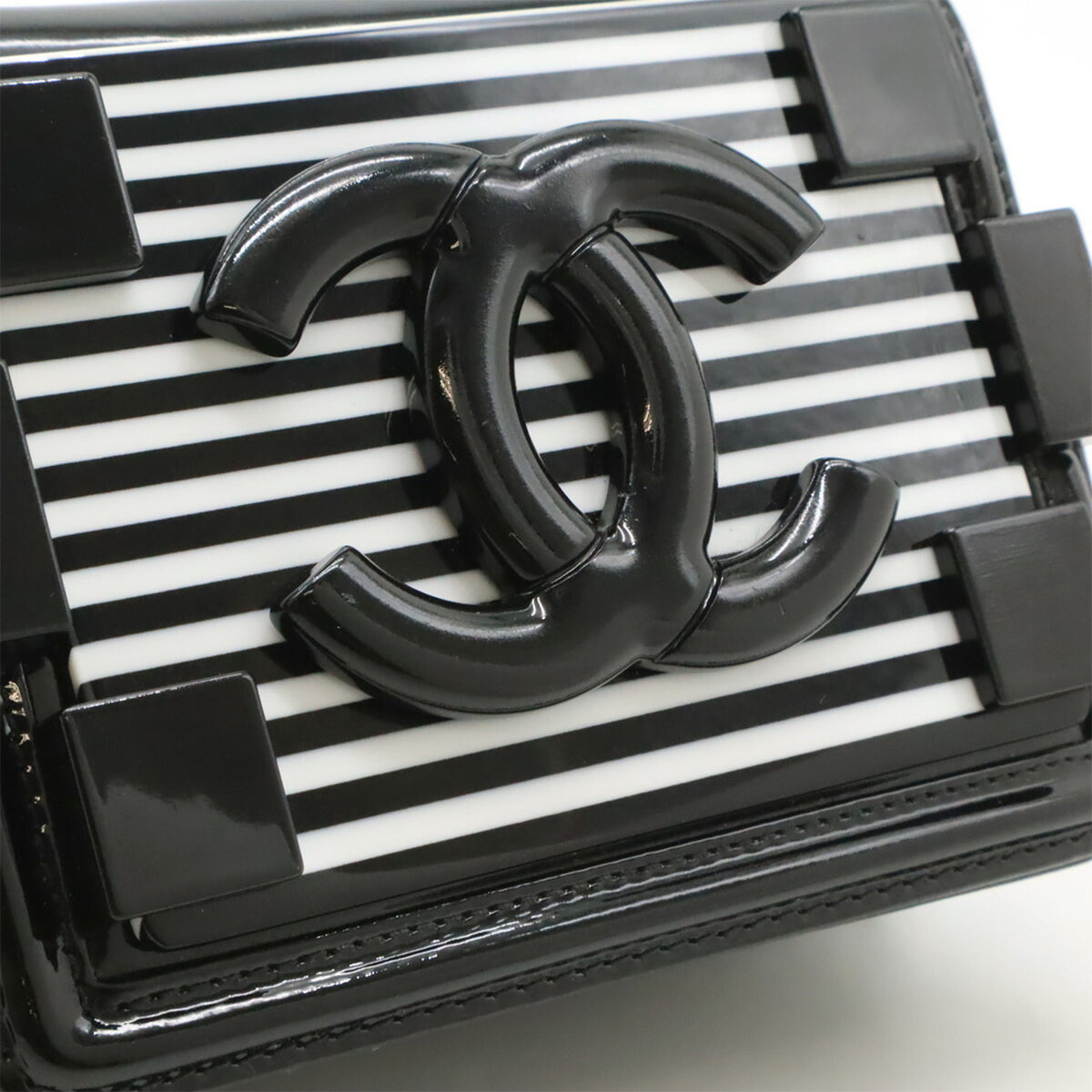 Chanel Black White Plastic Patent Leather Leather Pochette Shoulder Bag (Pre-Owned)