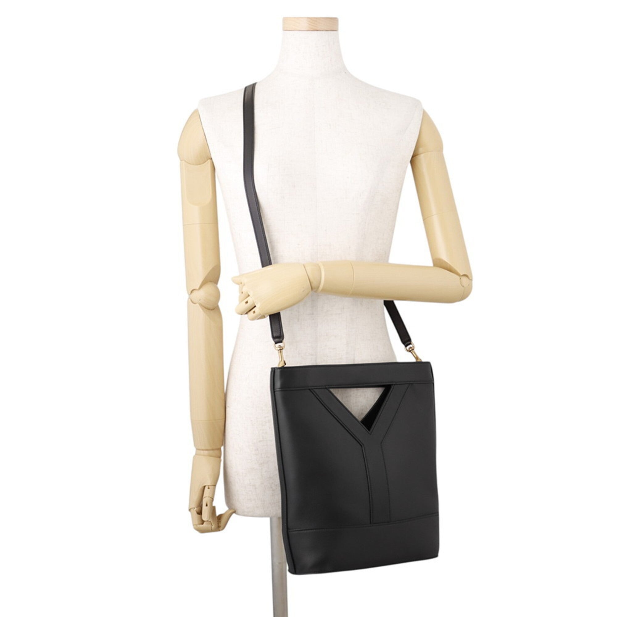 Yves Saint Laurent Black Leather Handbag (Pre-Owned)