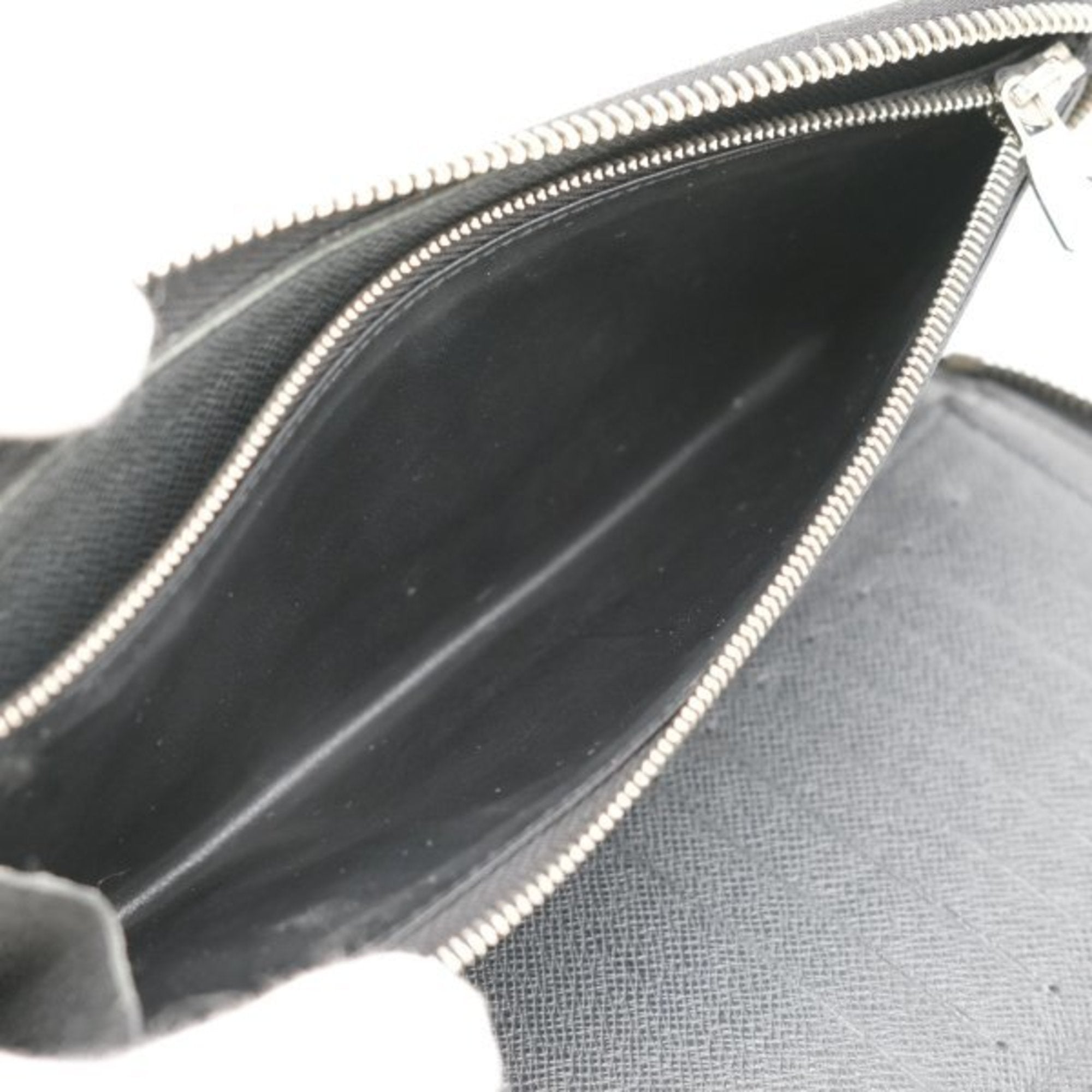 Louis Vuitton Black Taiga Leather Long Wallet (Bi-Fold) (Pre-Owned)