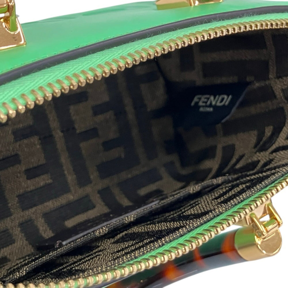 Fendi Light Green Leather Shoulder Bag (Pre-Owned)