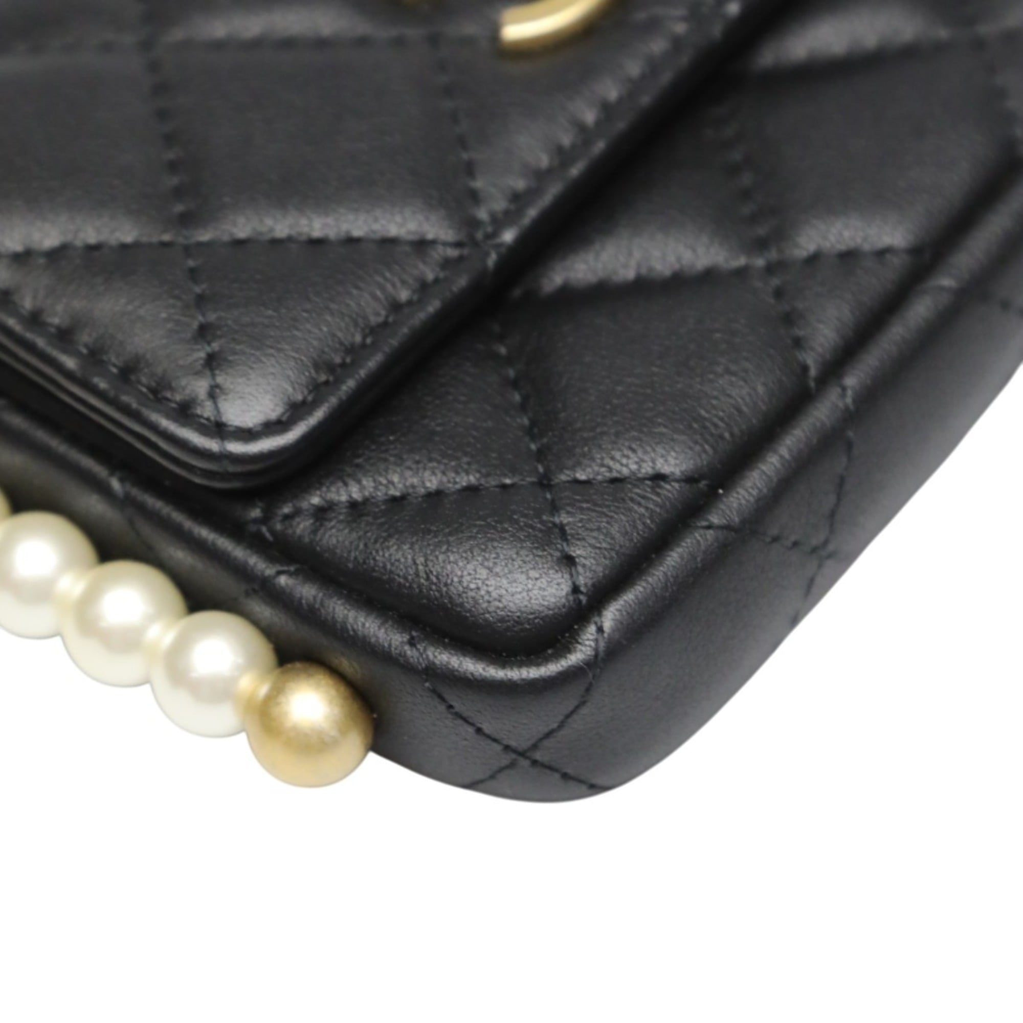 Chanel Matelasse Black Leather Shoulder Bag (Pre-Owned)