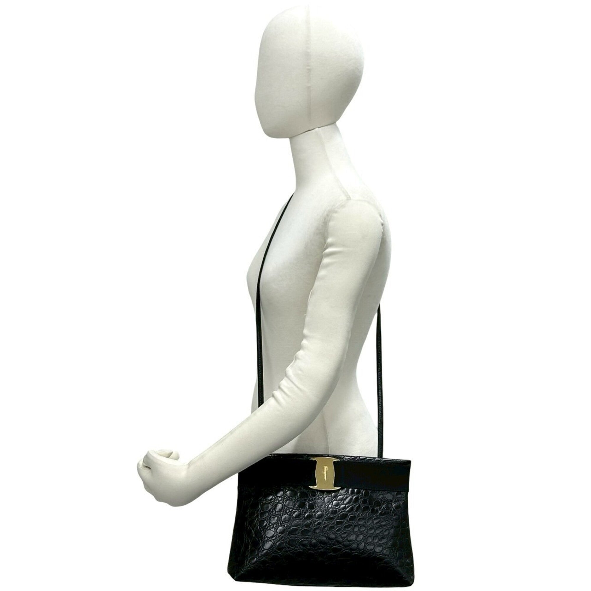 Salvatore Ferragamo Black Leather Shoulder Bag (Pre-Owned)