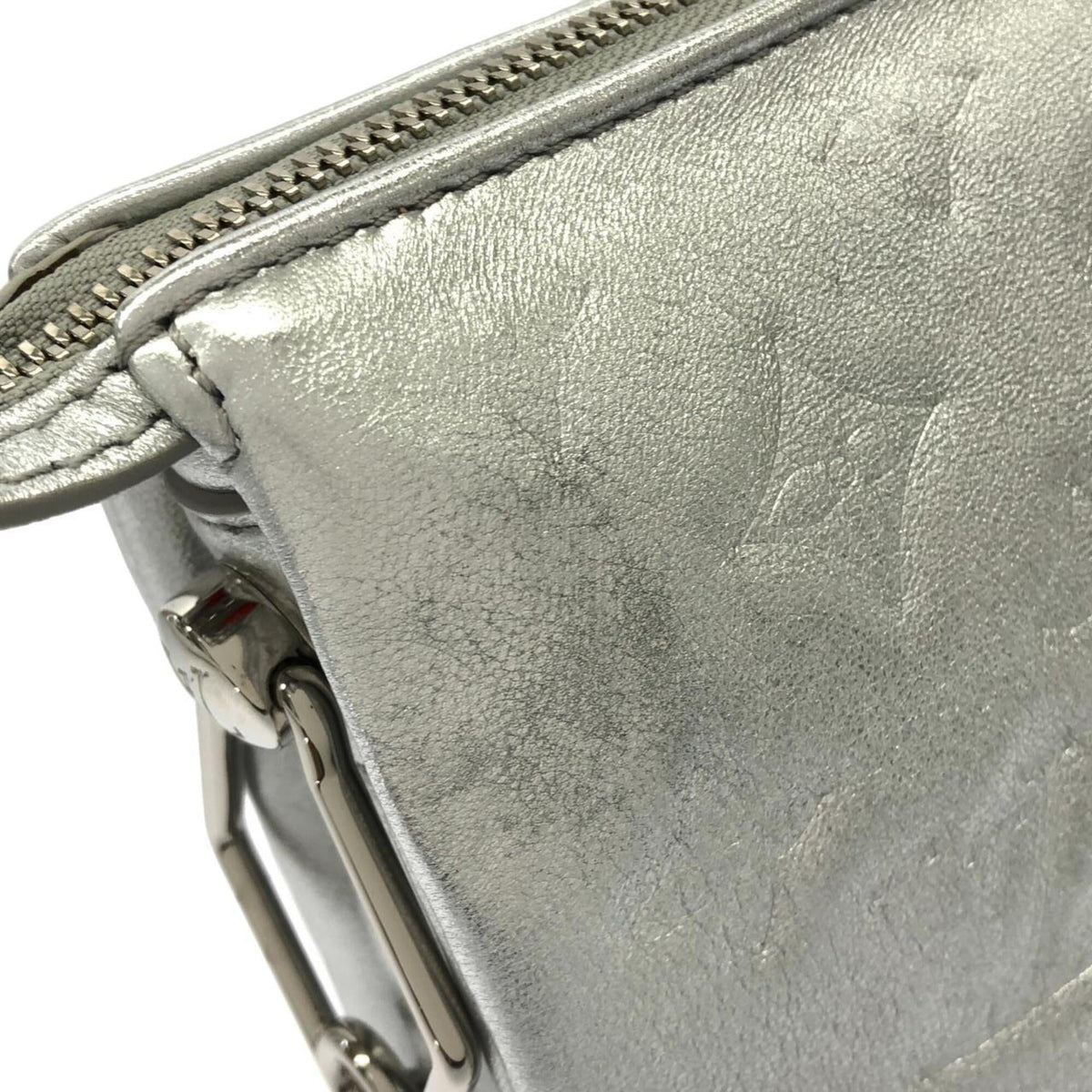 Louis Vuitton Silver Leather Shoulder Bag (Pre-Owned)