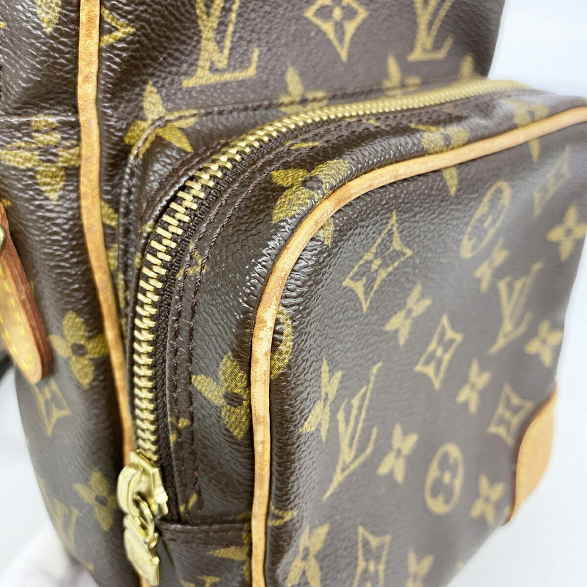 Louis Vuitton Brown Shoulder Bag (Pre-Owned)
