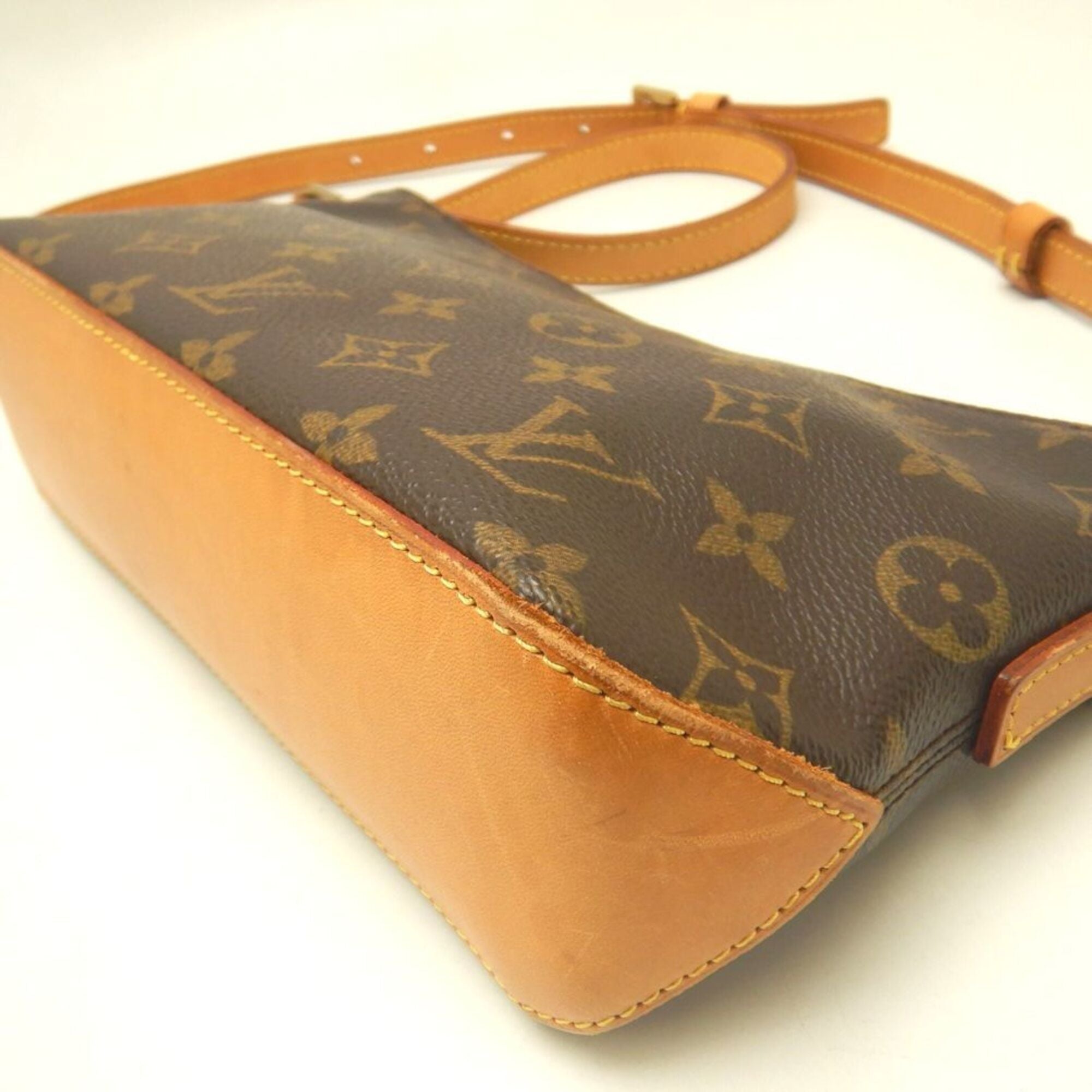Louis Vuitton Brown Monogram Monogram Shoulder Bag (Pre-Owned)