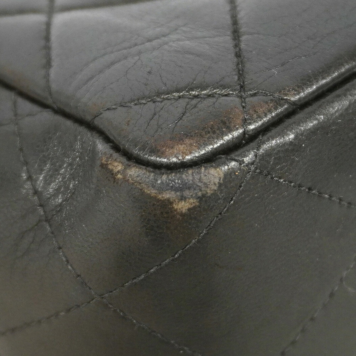 Chanel Black Leather Shoulder Bag (Pre-Owned)