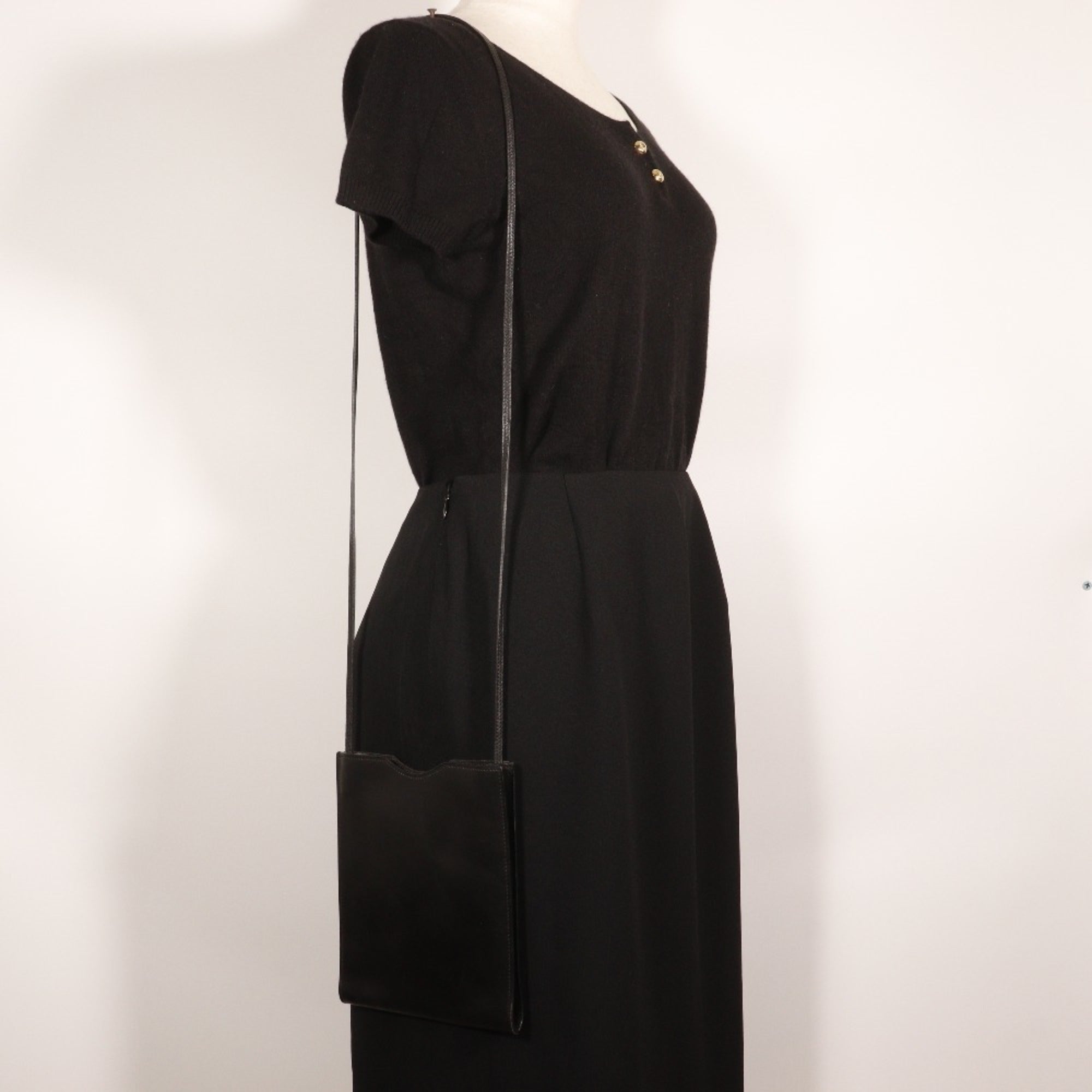 Hermes Black Leather Shoulder Bag (Pre-Owned)