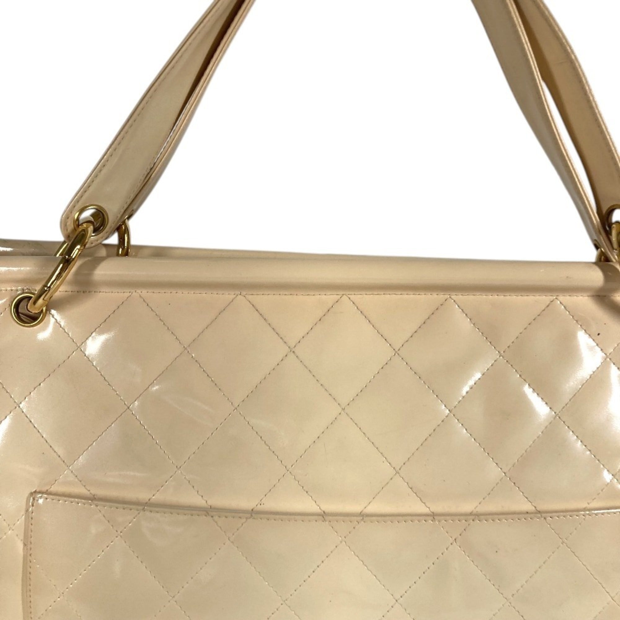 Chanel Matelasse White Leather Handbag (Pre-Owned)