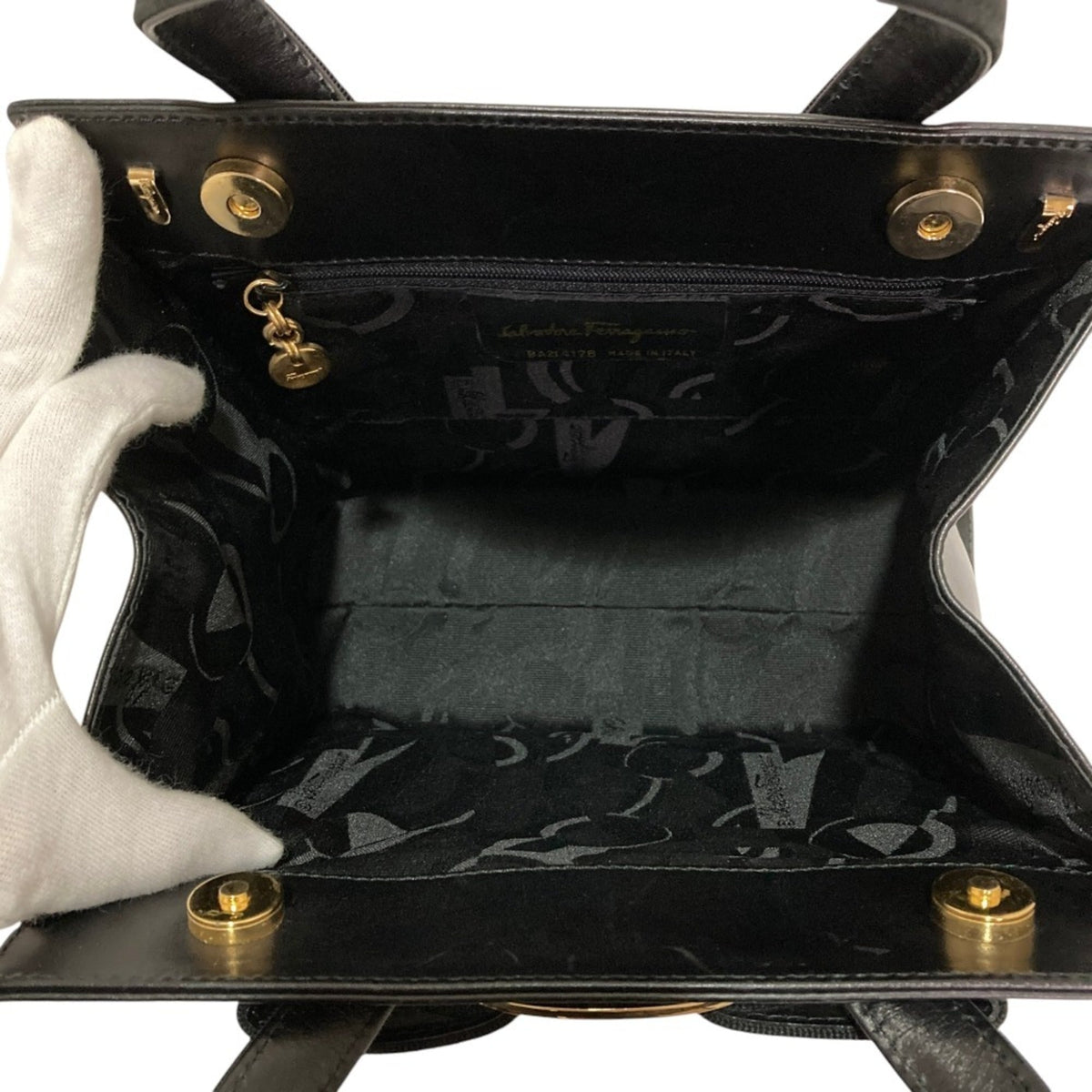 Salvatore Ferragamo Black Leather Handbag (Pre-Owned)