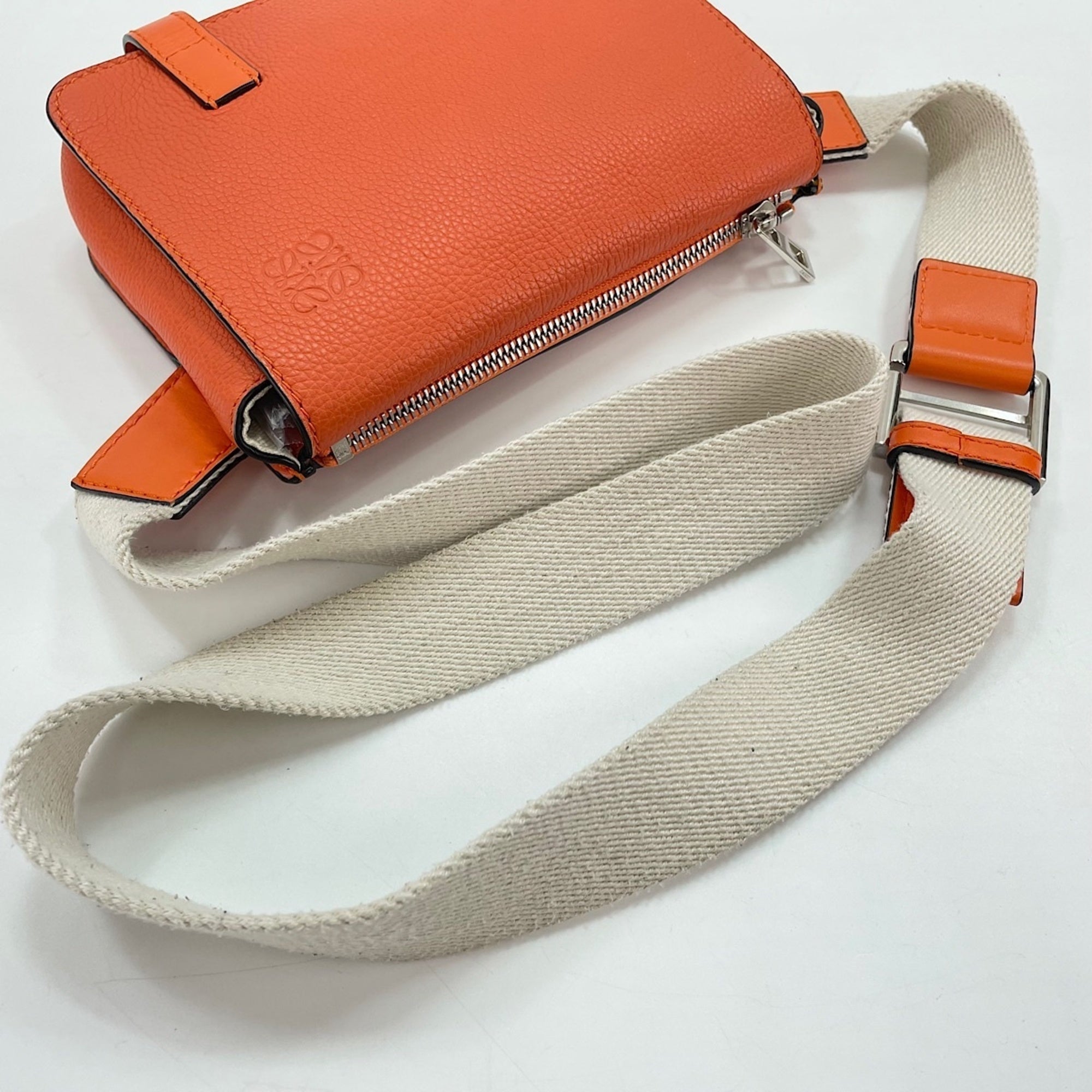 Loewe Orange Leather Shoulder Bag (Pre-Owned)