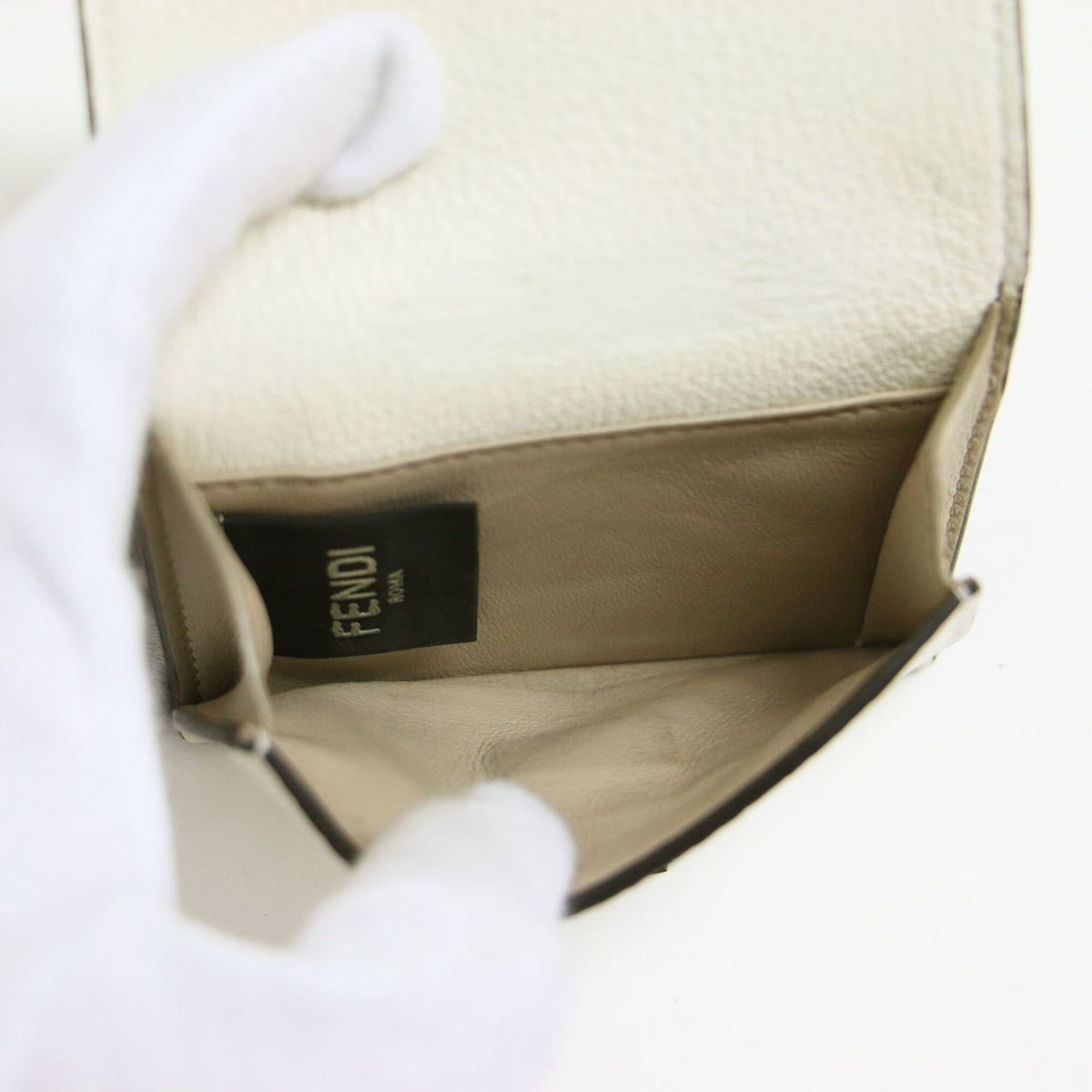 Fendi White Leather Wallet (Tri-Fold) (Pre-Owned)
