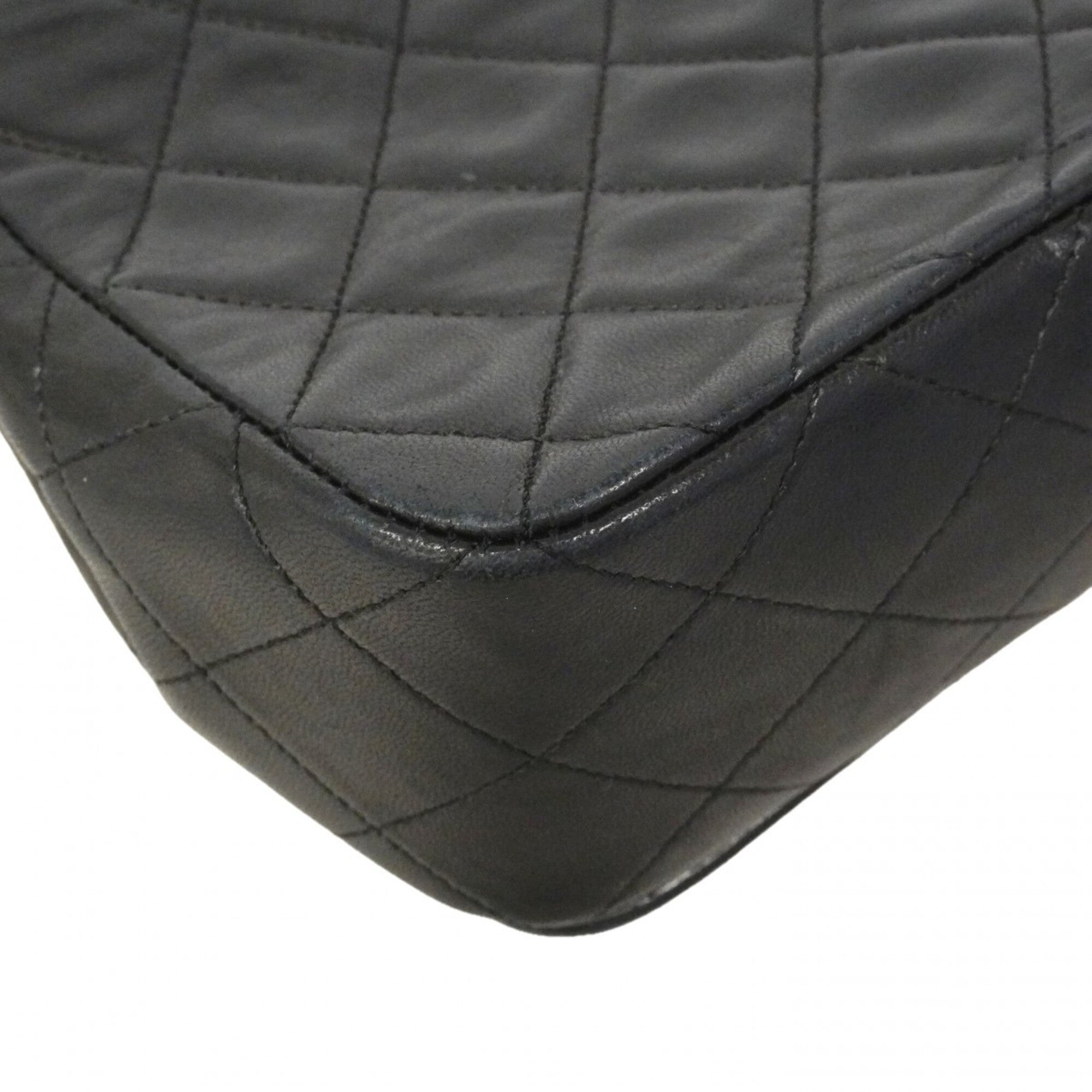 Chanel Black Leather Shoulder Bag (Pre-Owned)