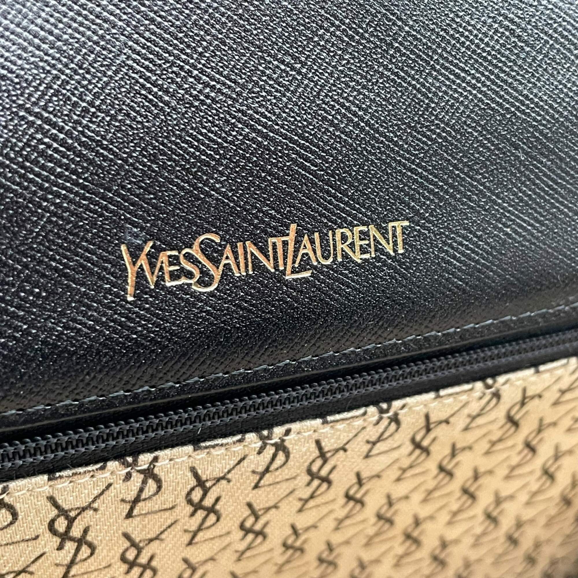 Yves Saint Laurent Black Leather Clutch Bag Handbag (Pre-Owned)
