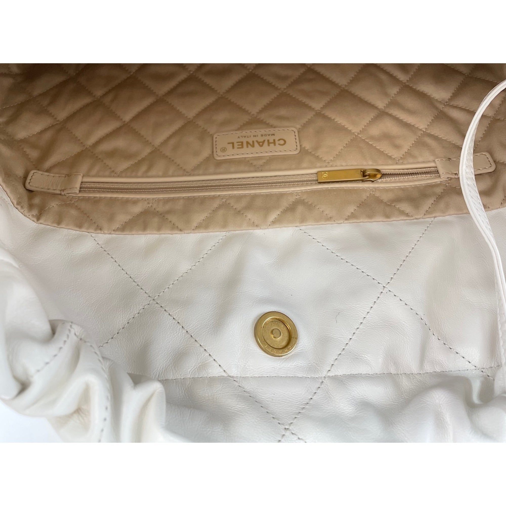 Chanel White Shoulder Bag (Pre-Owned)