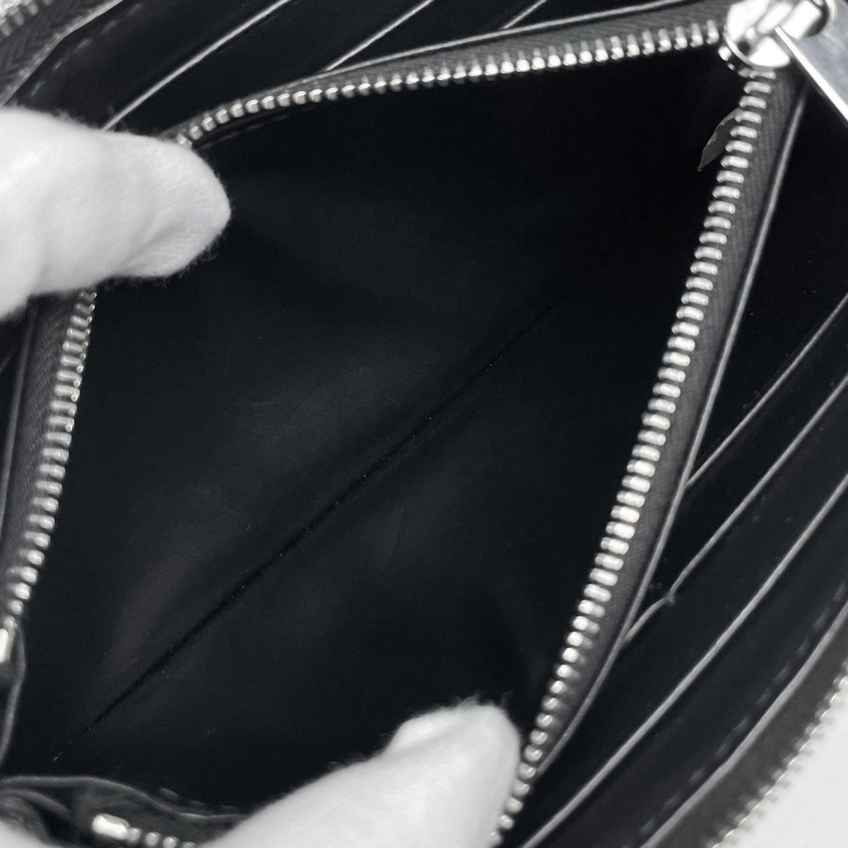 Bottega Veneta Black Leather Long Wallet (Bi-Fold) (Pre-Owned)