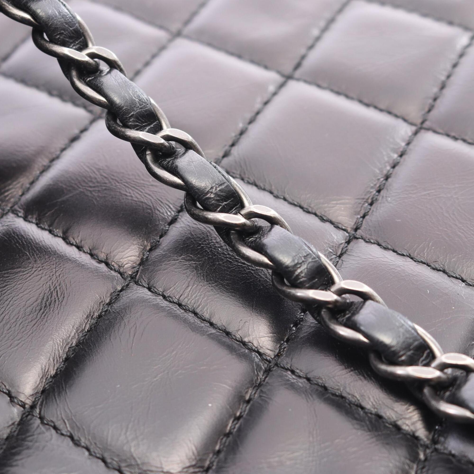 Chanel Black Leather Handbag Shoulder Bag (Pre-Owned)