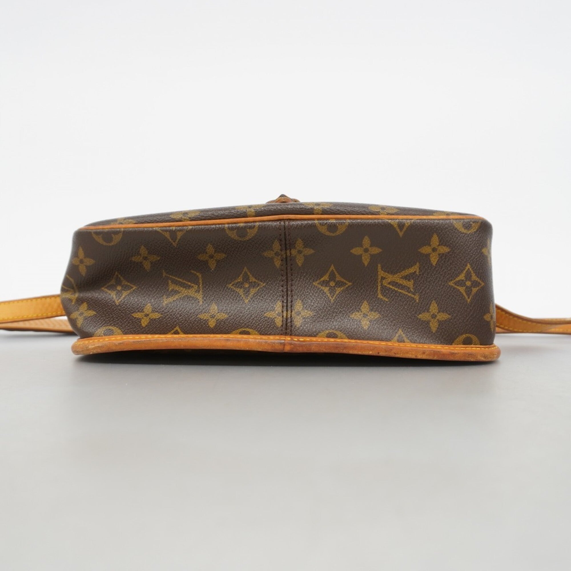 Louis Vuitton Brown Shoulder Bag (Pre-Owned)