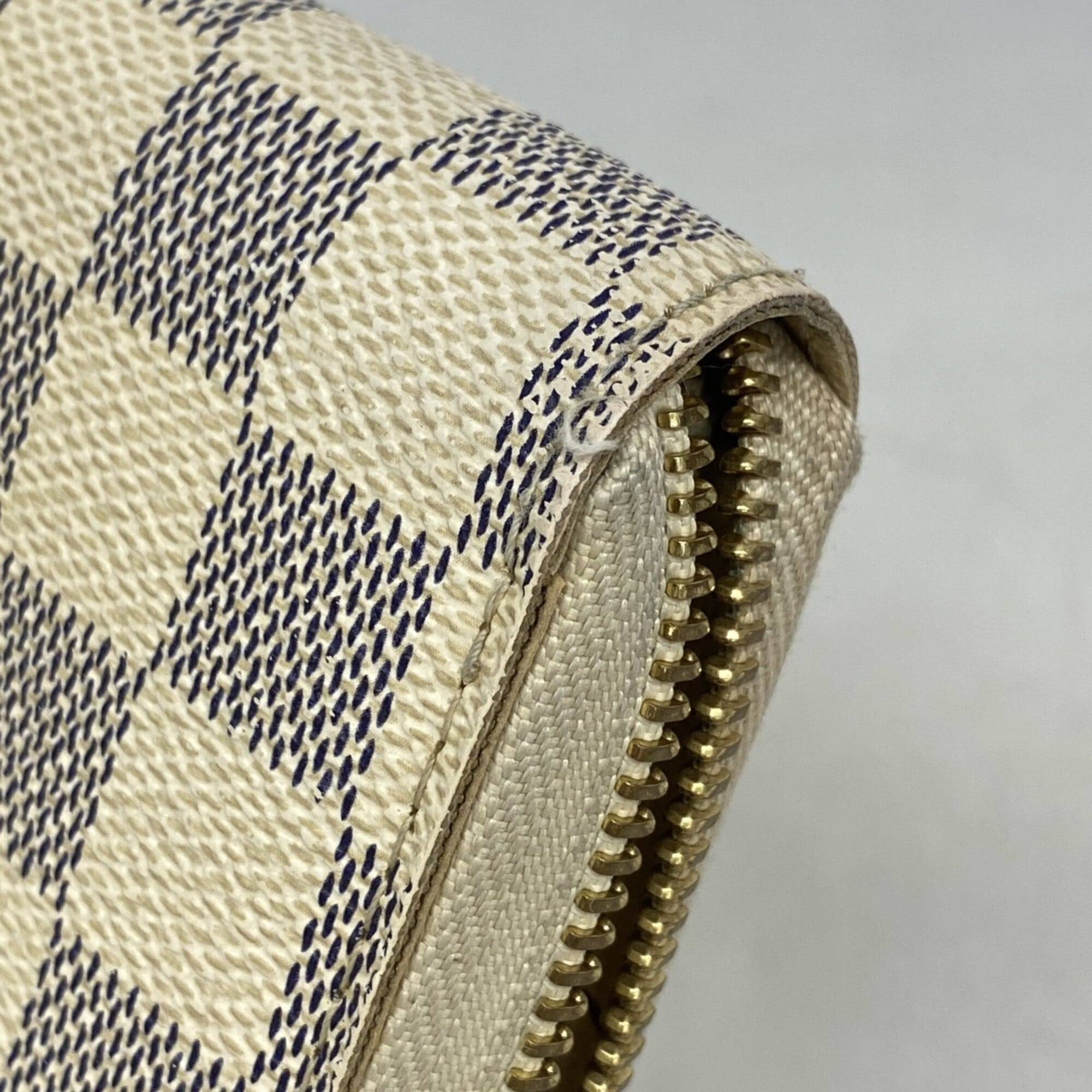 Louis Vuitton White Long Wallet (Bi-Fold) (Pre-Owned)