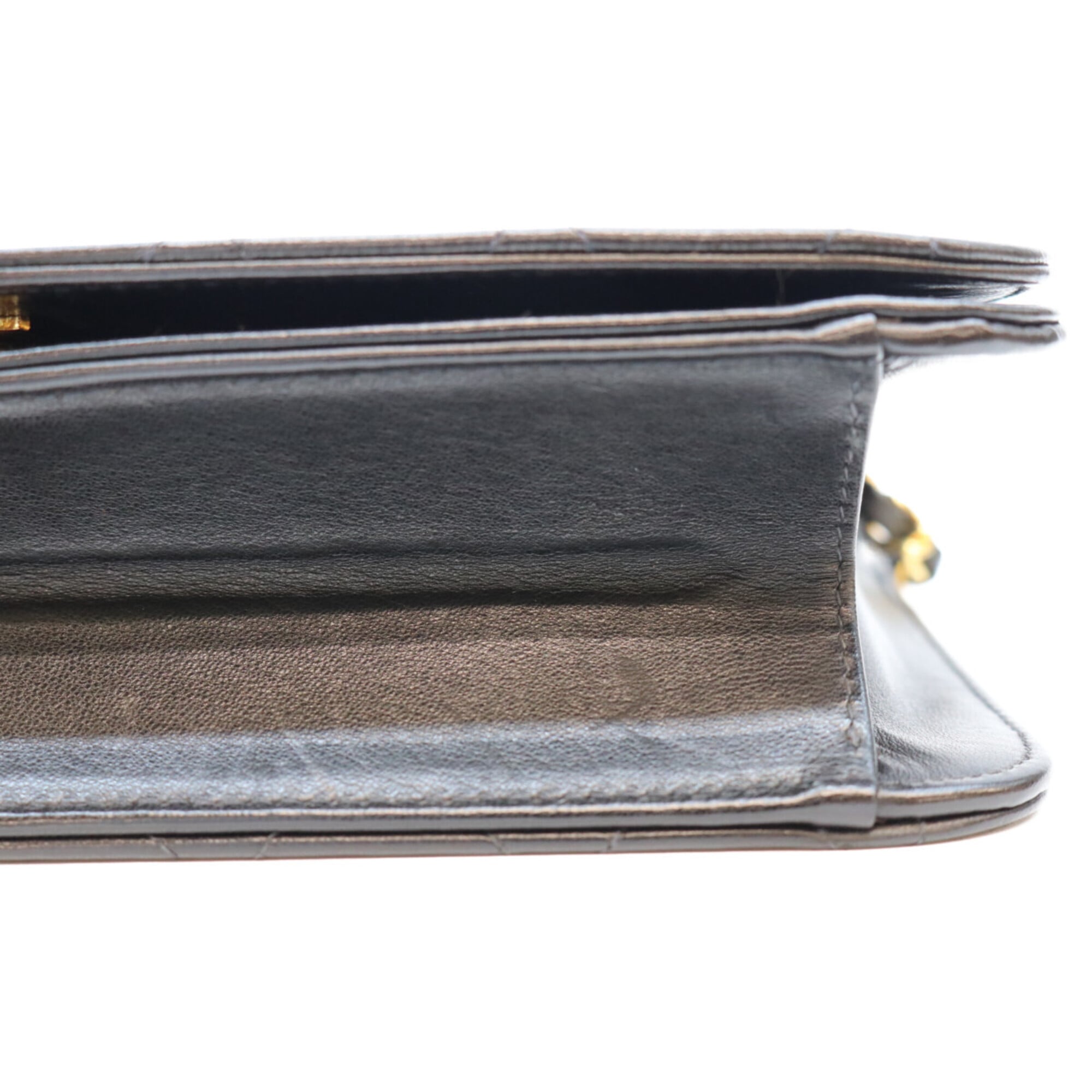 Chanel Black Leather Shoulder Bag (Pre-Owned)
