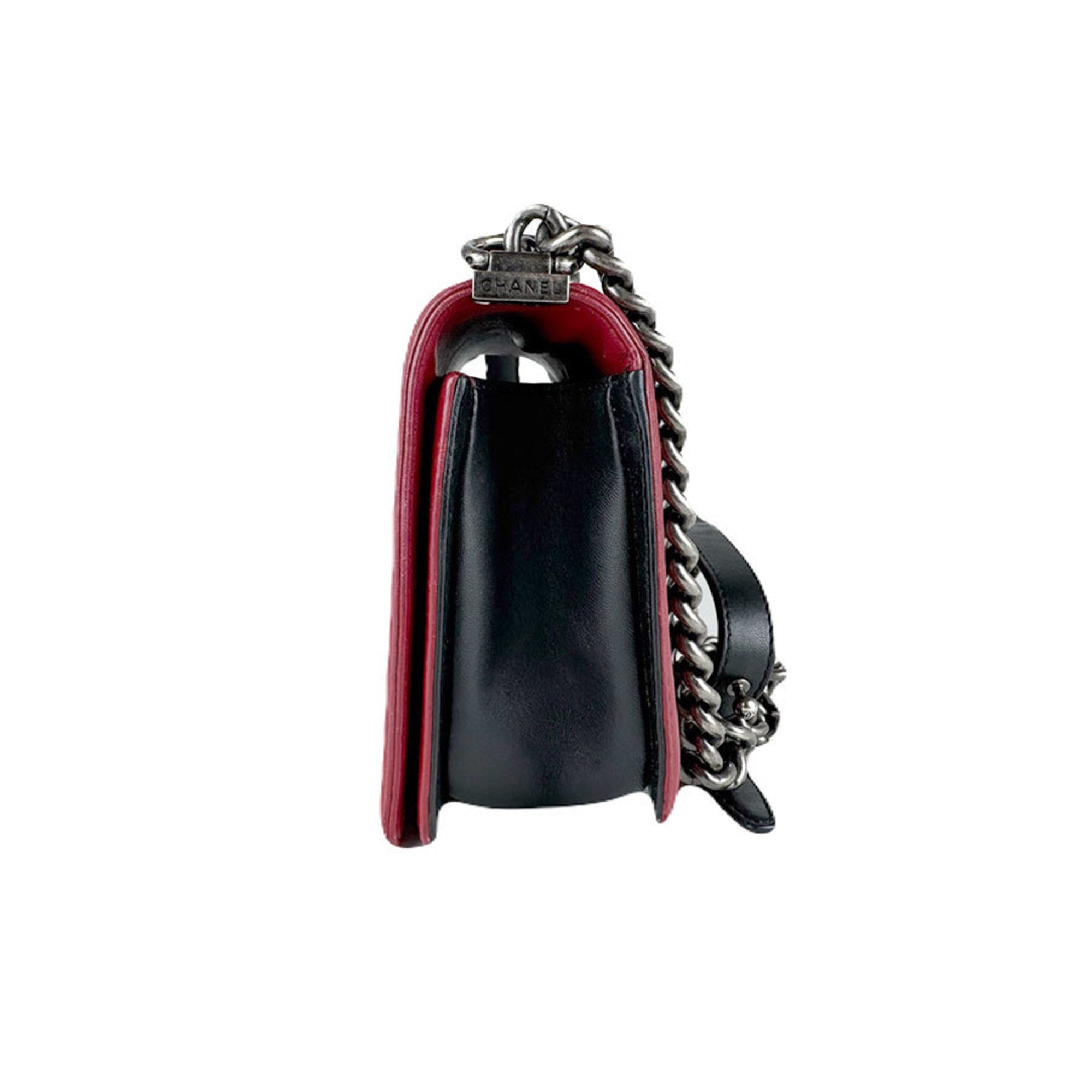 Chanel Black Red Color Leather Shoulder Bag (Pre-Owned)