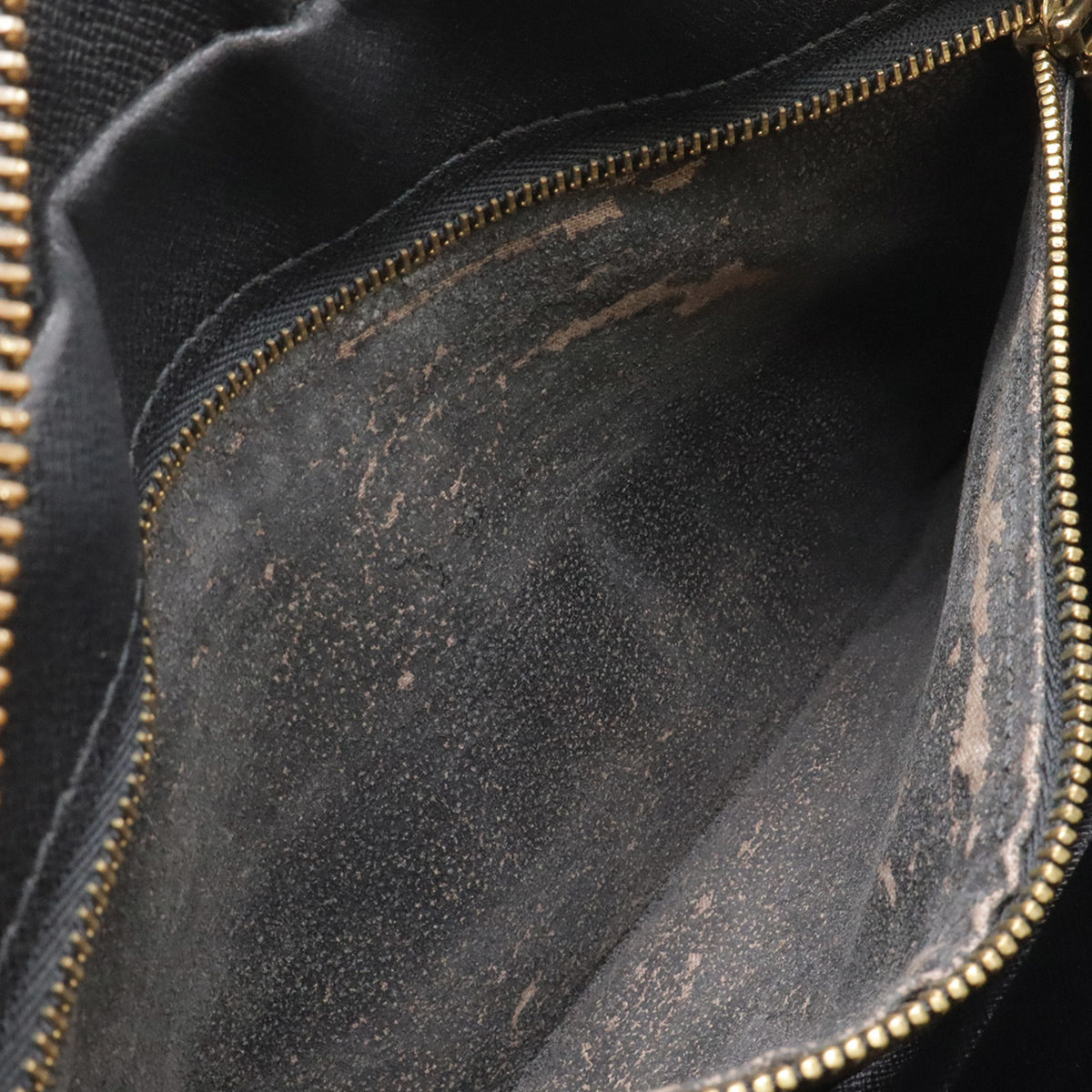 Louis Vuitton Black Noir Epi Leather Shoulder Bag (Pre-Owned)