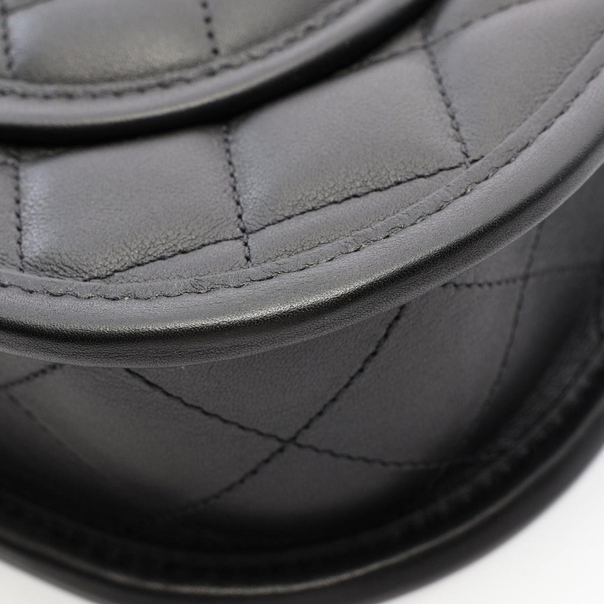 Chanel Black Leather Handbag Shoulder Bag (Pre-Owned)