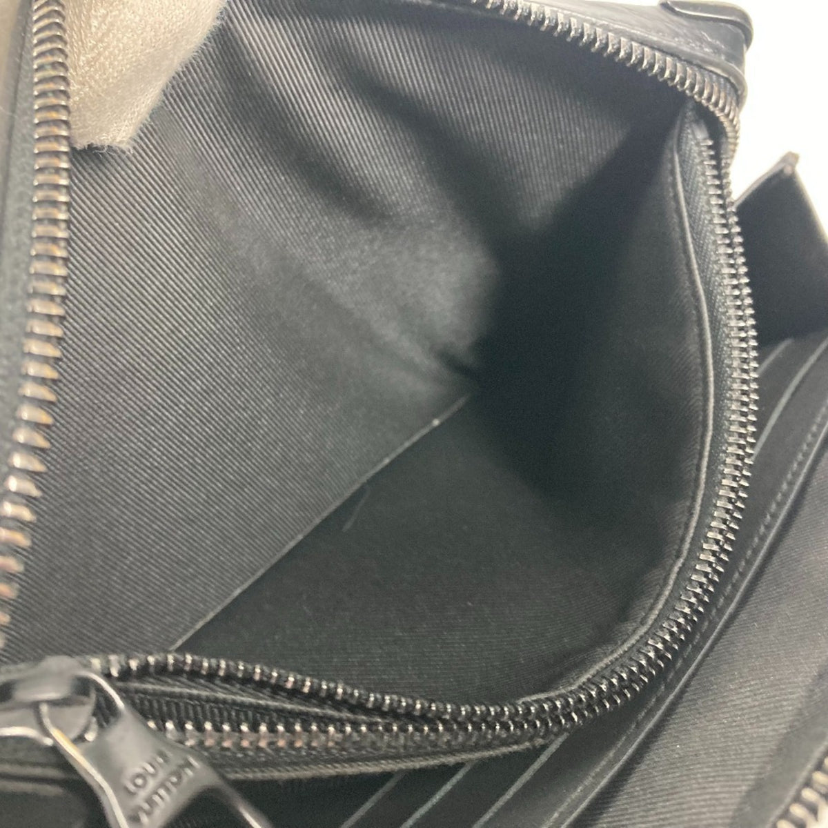 Louis Vuitton Black Leather Clutch Bag Pouch (Pre-Owned)