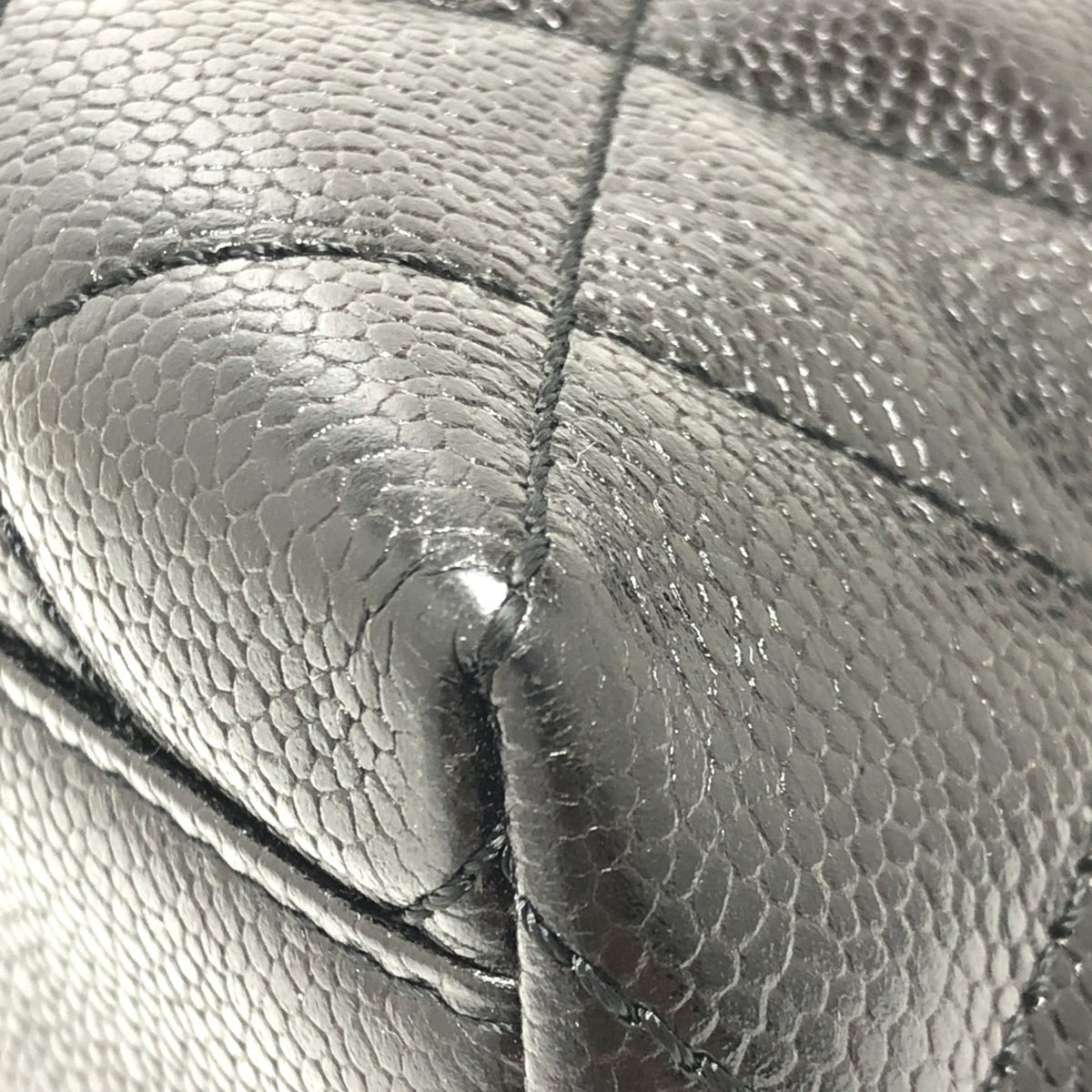 Chanel Black Leather Handbag (Pre-Owned)