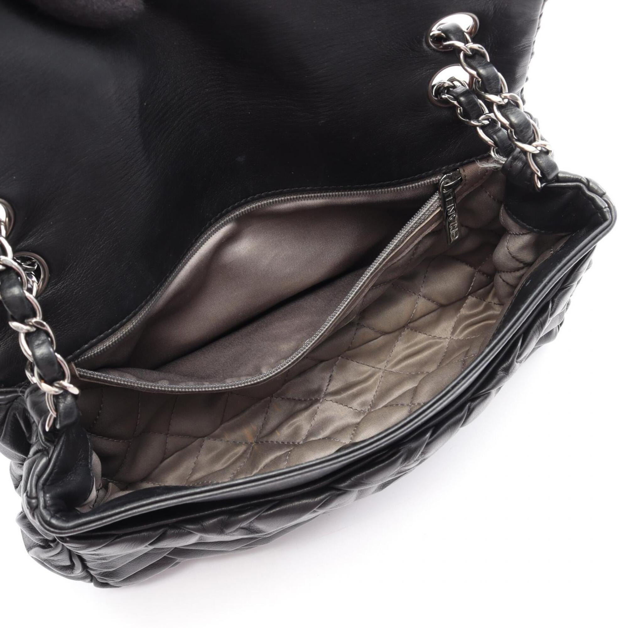 Chanel Black Leather Handbag Shoulder Bag (Pre-Owned)