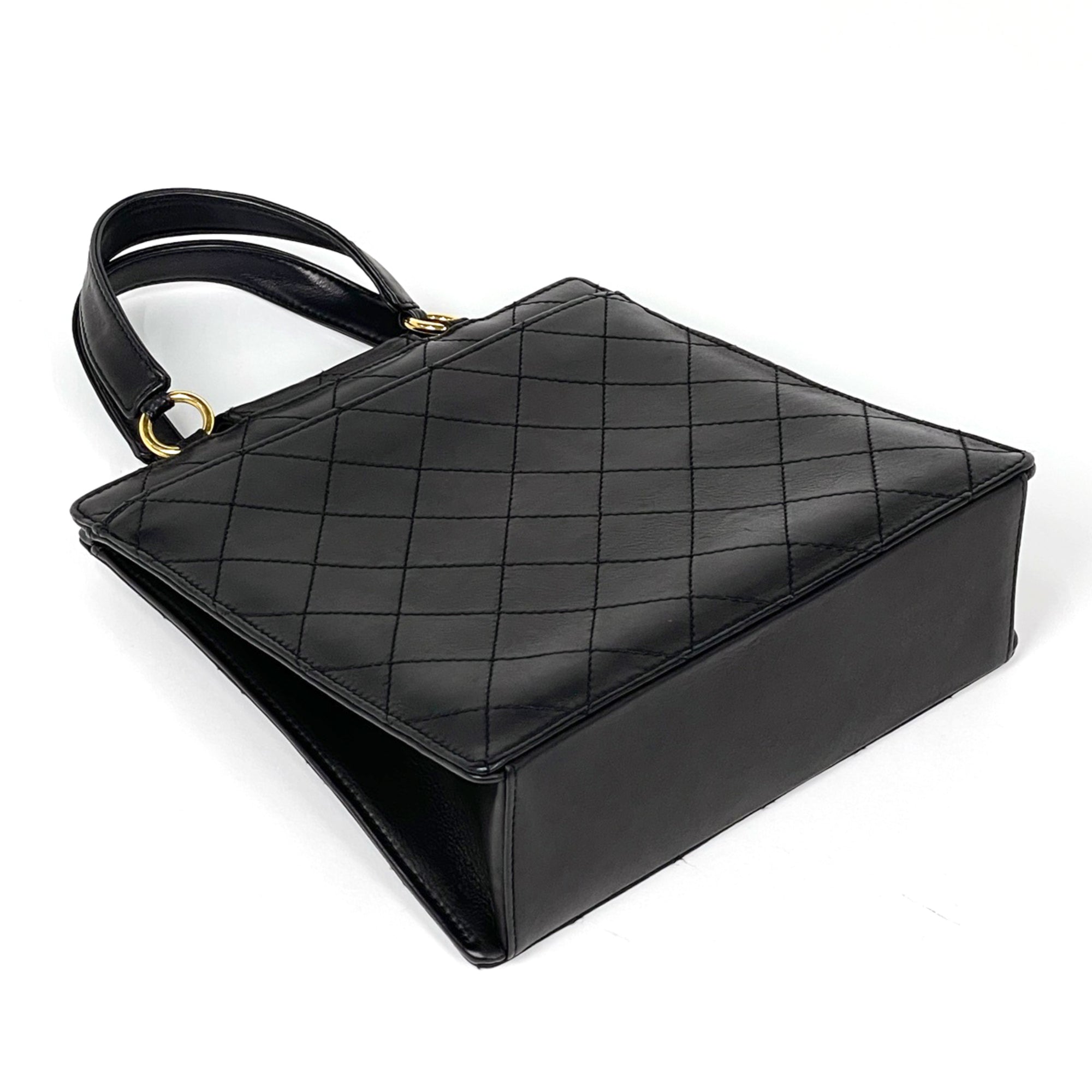 Chanel Matelasse Black Leather Handbag (Pre-Owned)