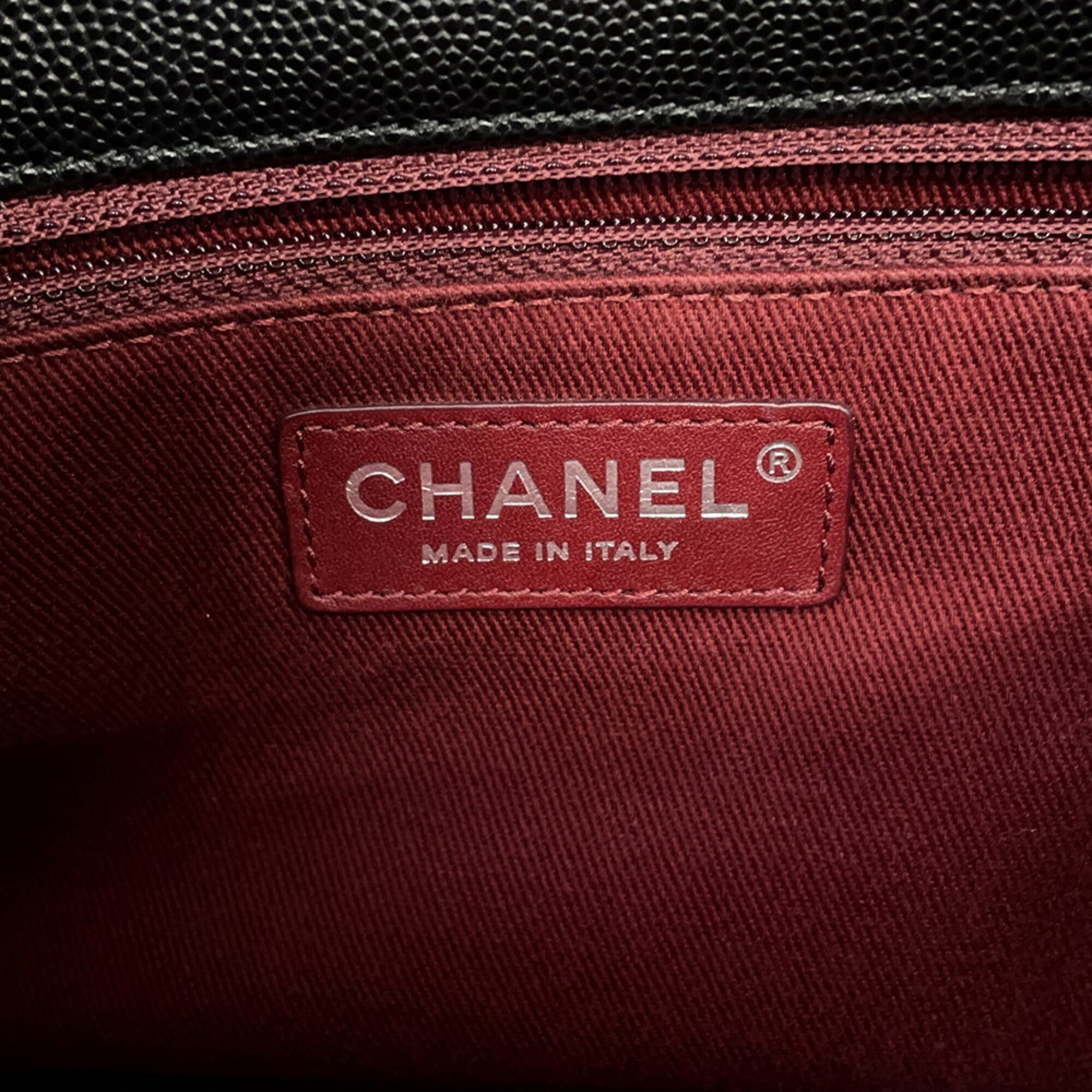Chanel Black Grained Calfskin Handbag (Pre-Owned)