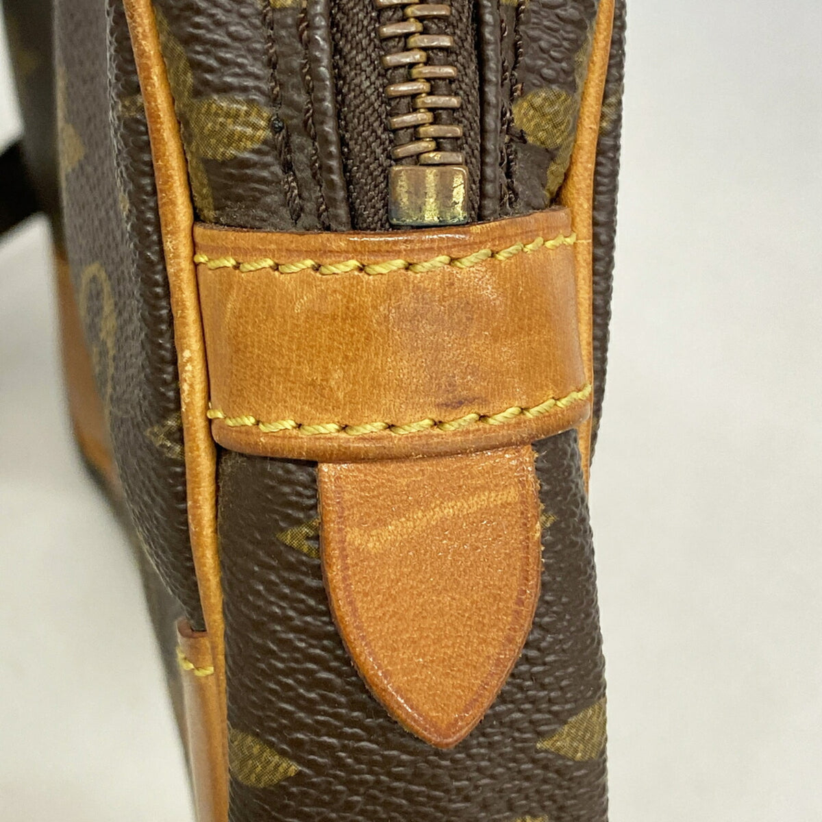 Louis Vuitton Brown Clutch Bag (Pre-Owned)