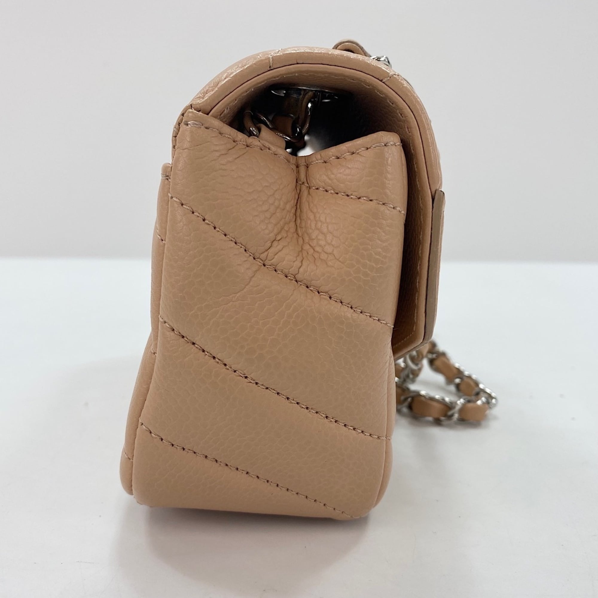 Chanel Beige Shoulder Bag (Pre-Owned)