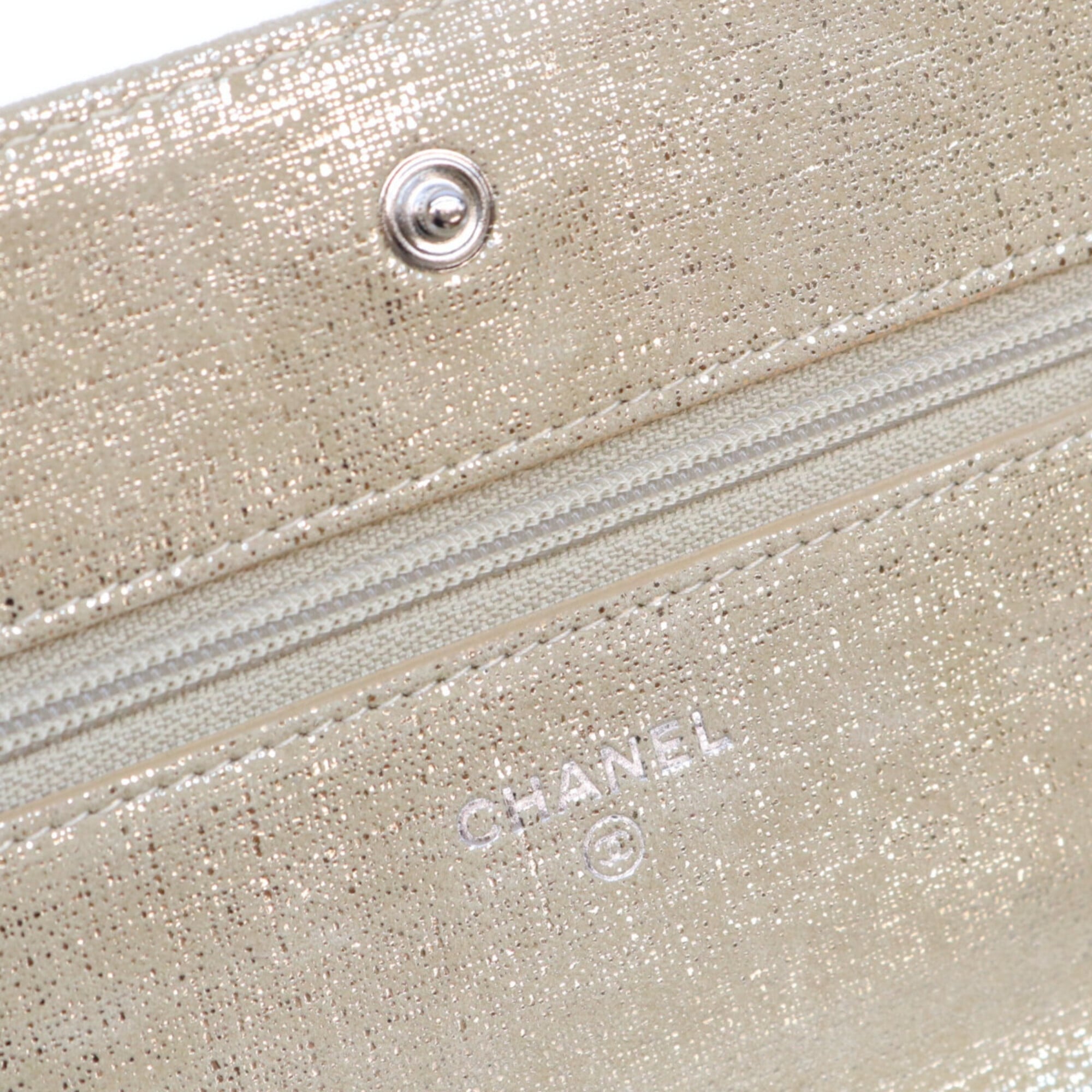 Chanel Gold Leather Shoulder Bag (Pre-Owned)
