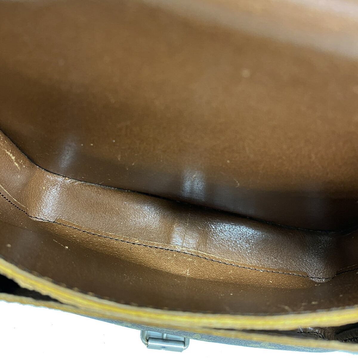 Louis Vuitton Brown Shoulder Bag (Pre-Owned)